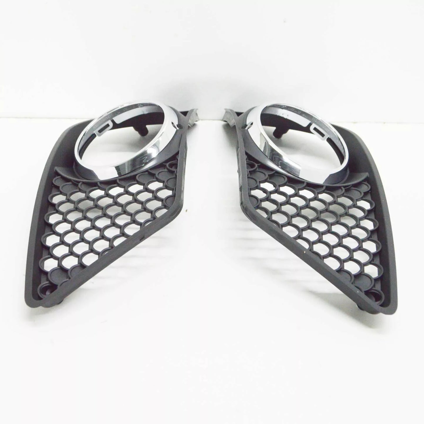 NEW MB C-CLASS W204 AMG FRONT BUMPER FOG GRILLE A2048850353 A2048850253 ORIGINAL