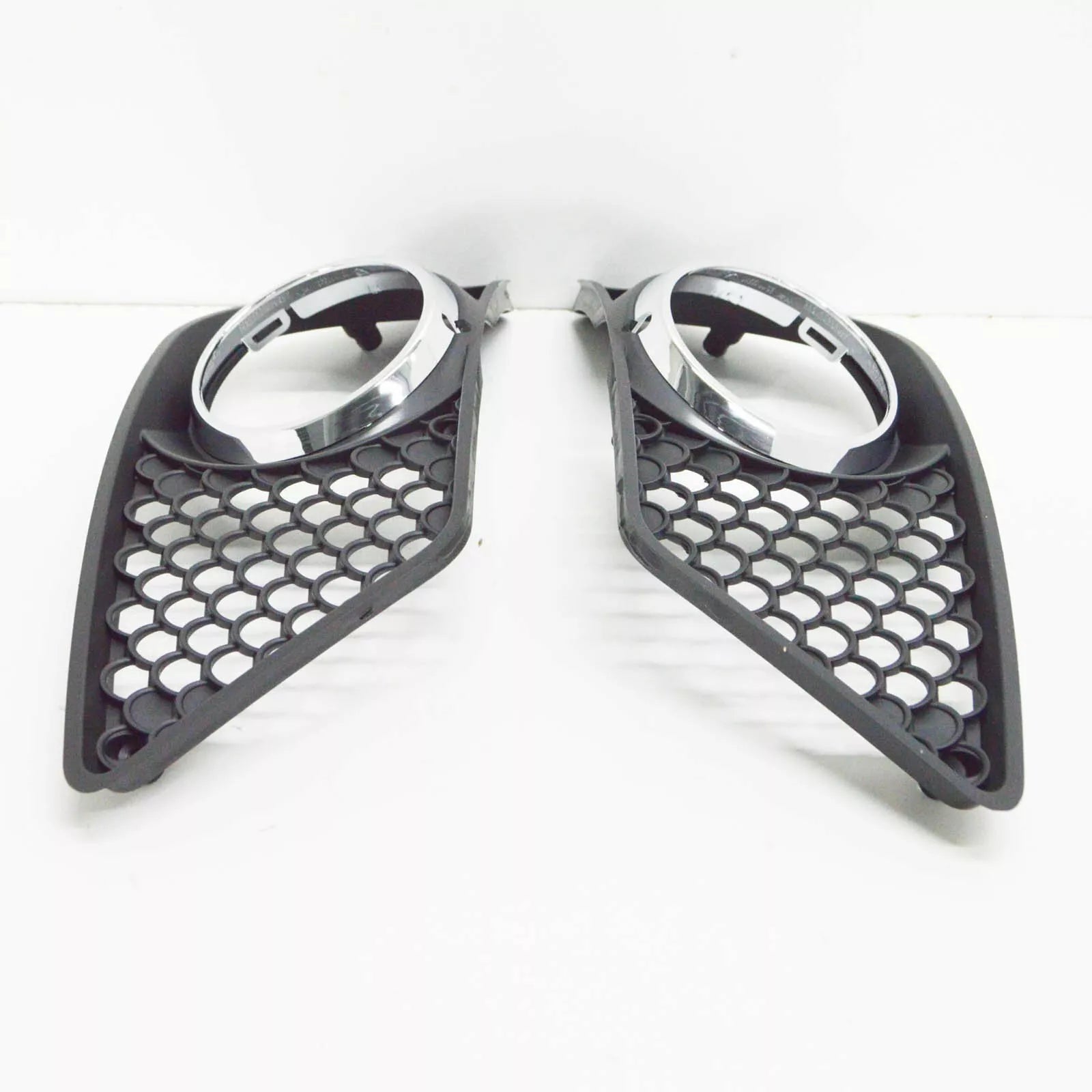 NEW MB C-CLASS W204 AMG FRONT BUMPER FOG GRILLE A2048850353 A2048850253 ORIGINAL