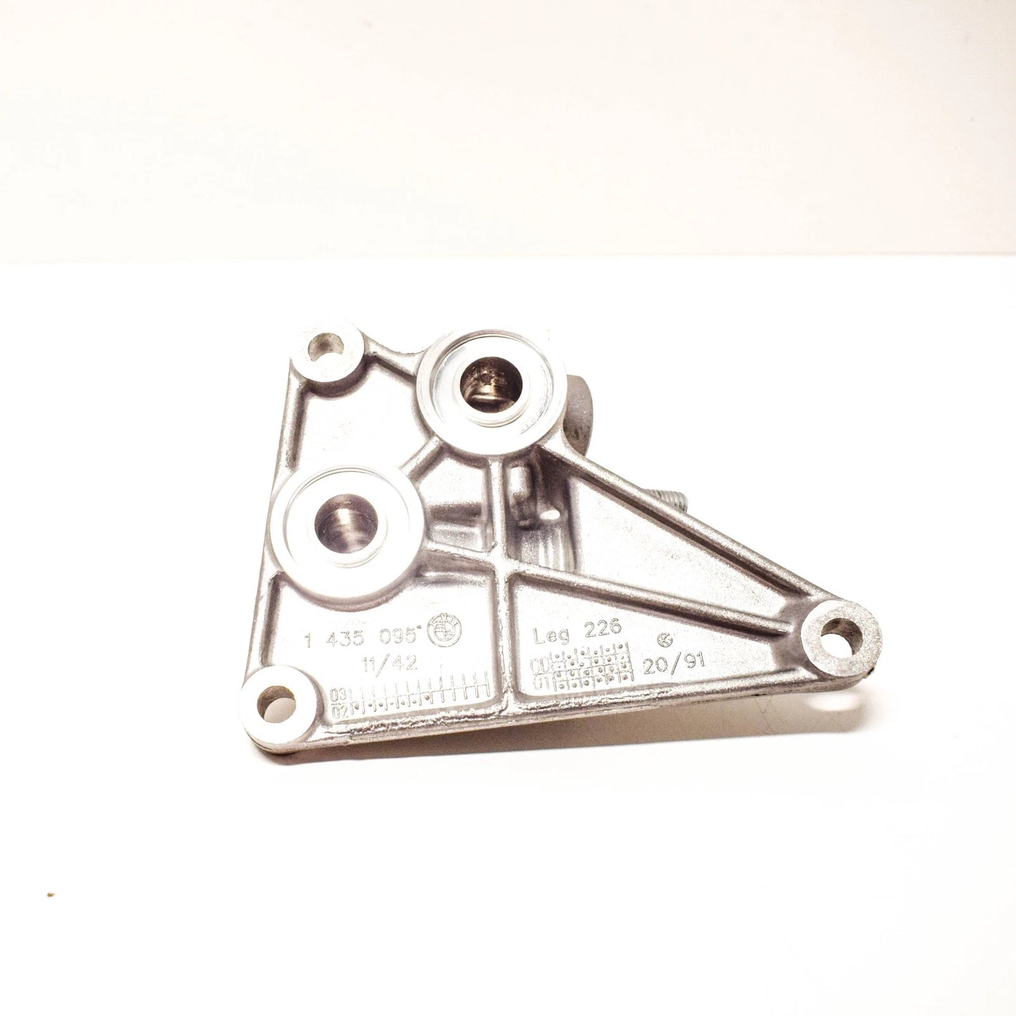 NEW BMW E53 SUV LUBRICATION OIL FILTER CONNECTION FLANGE 1435096 11421435096