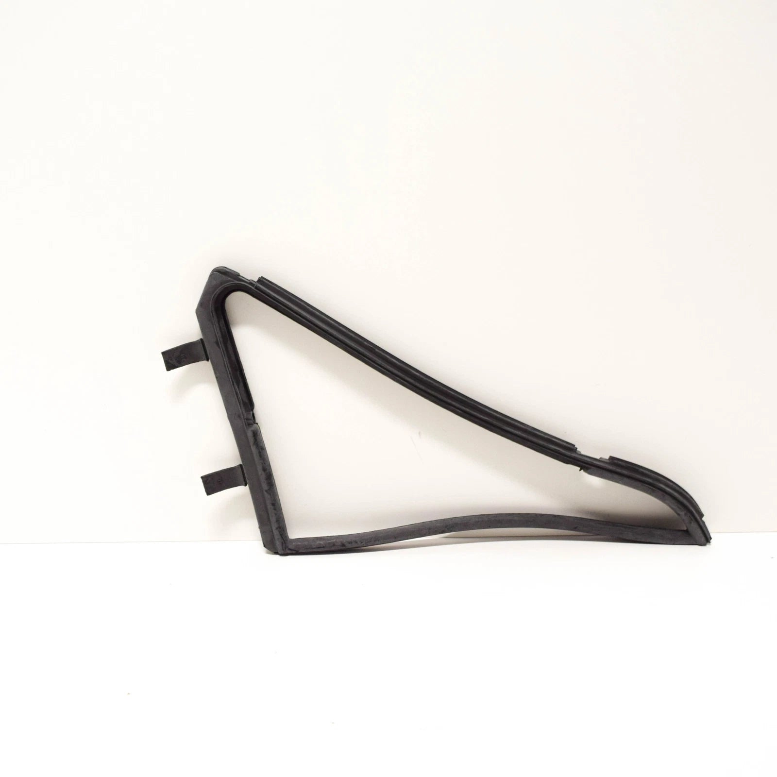 NEW BMW 1502 RIGHT VENT WINDOW GASKET 51321815012 1815012 ORIGINAL