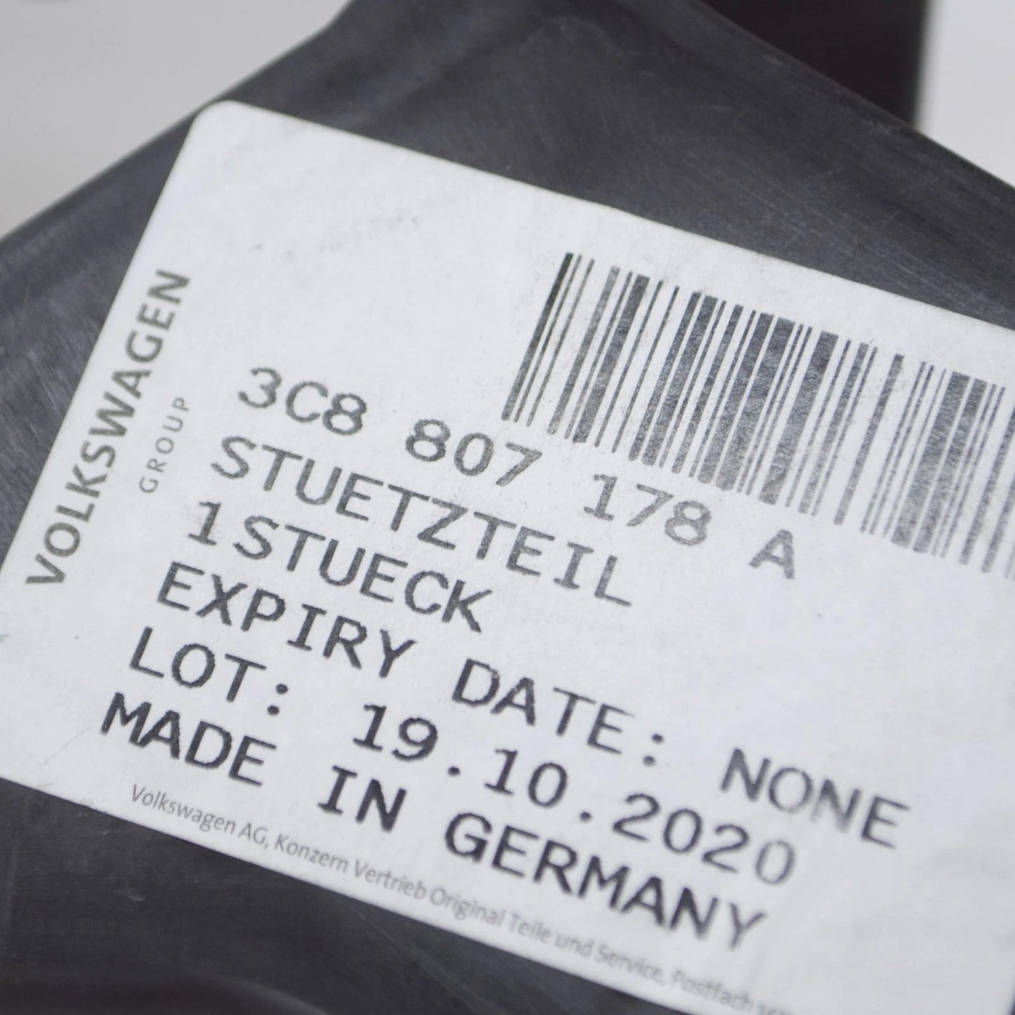 NEW VOLKSWAGEN CC FRONT BUMPER RIGHT GUIDE PIECE 3C8807178A ORIGINAL