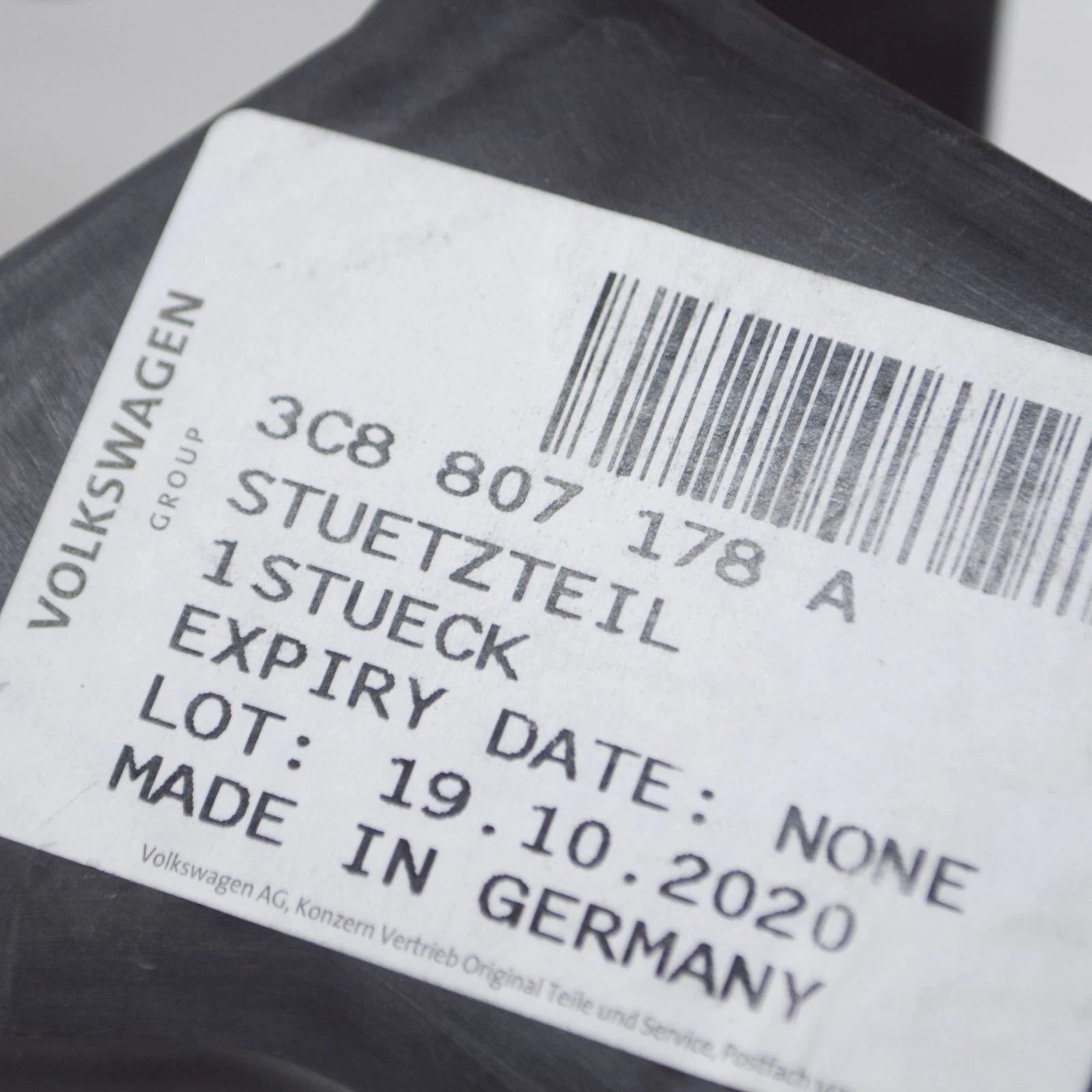 NEW VOLKSWAGEN CC FRONT BUMPER RIGHT GUIDE PIECE 3C8807178A ORIGINAL