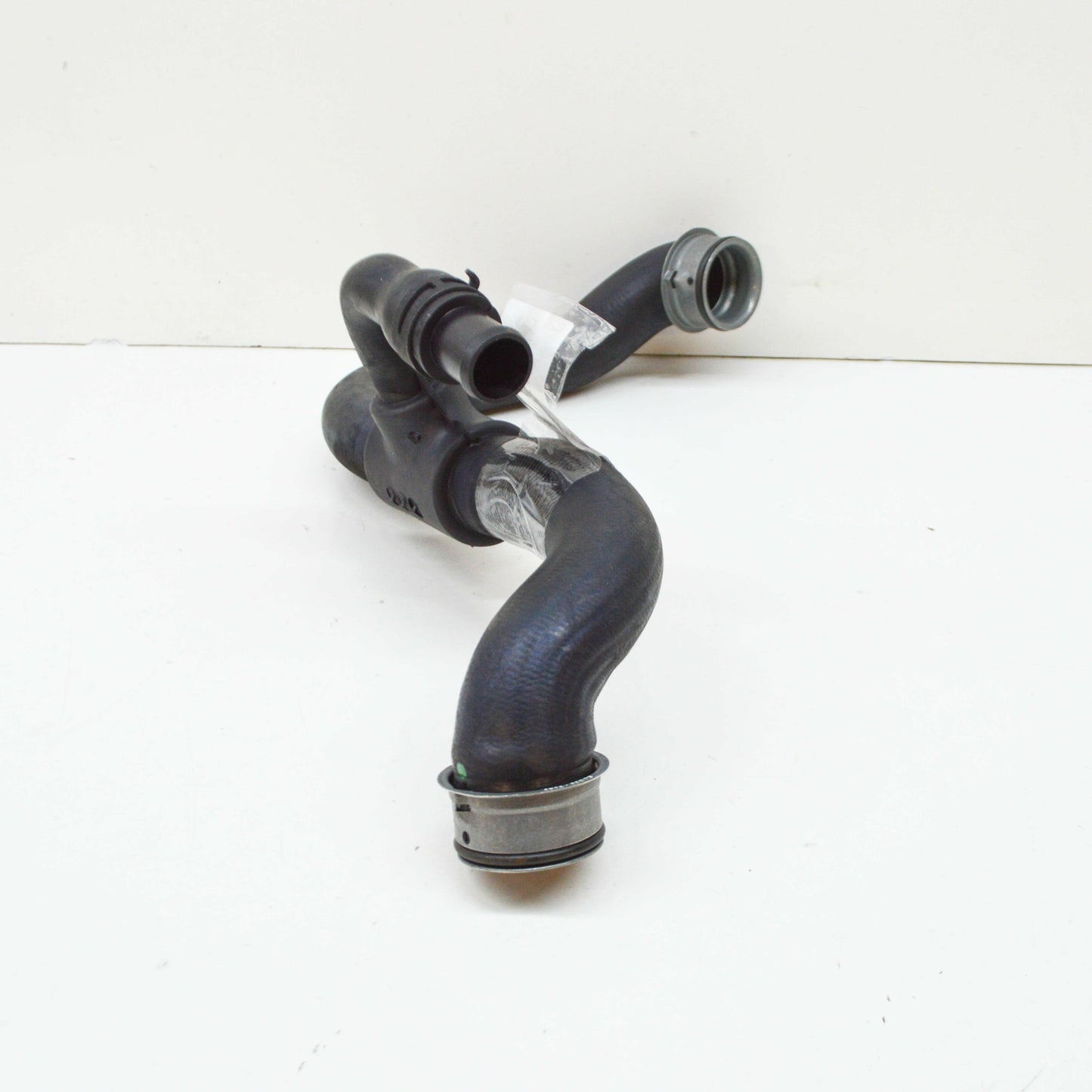 new mercedes-benz e w212 right side water radiator hose a2075010482 original