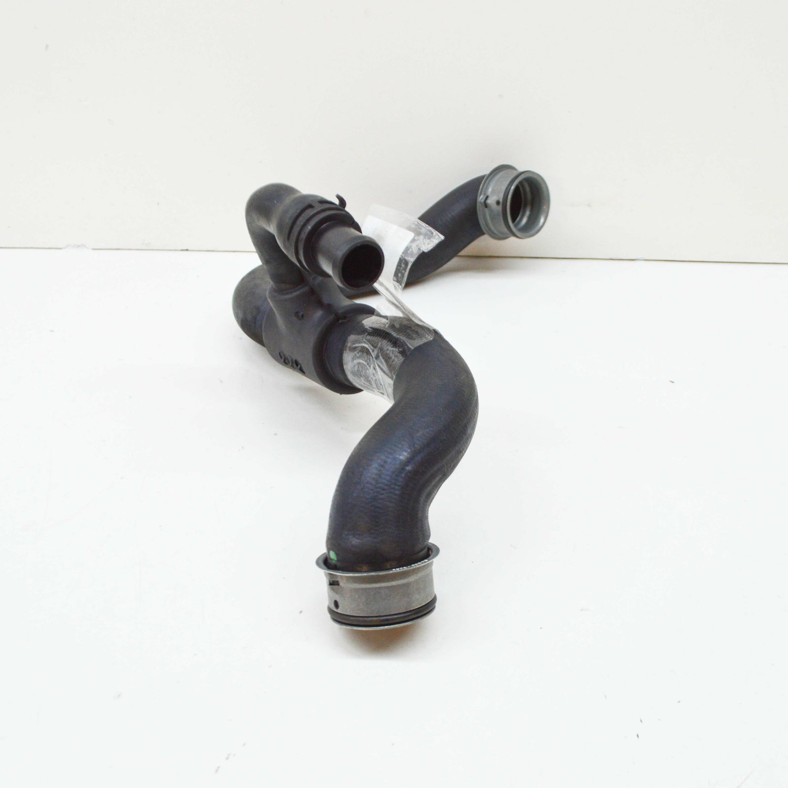 new mercedes-benz e w212 right side water radiator hose a2075010482 original