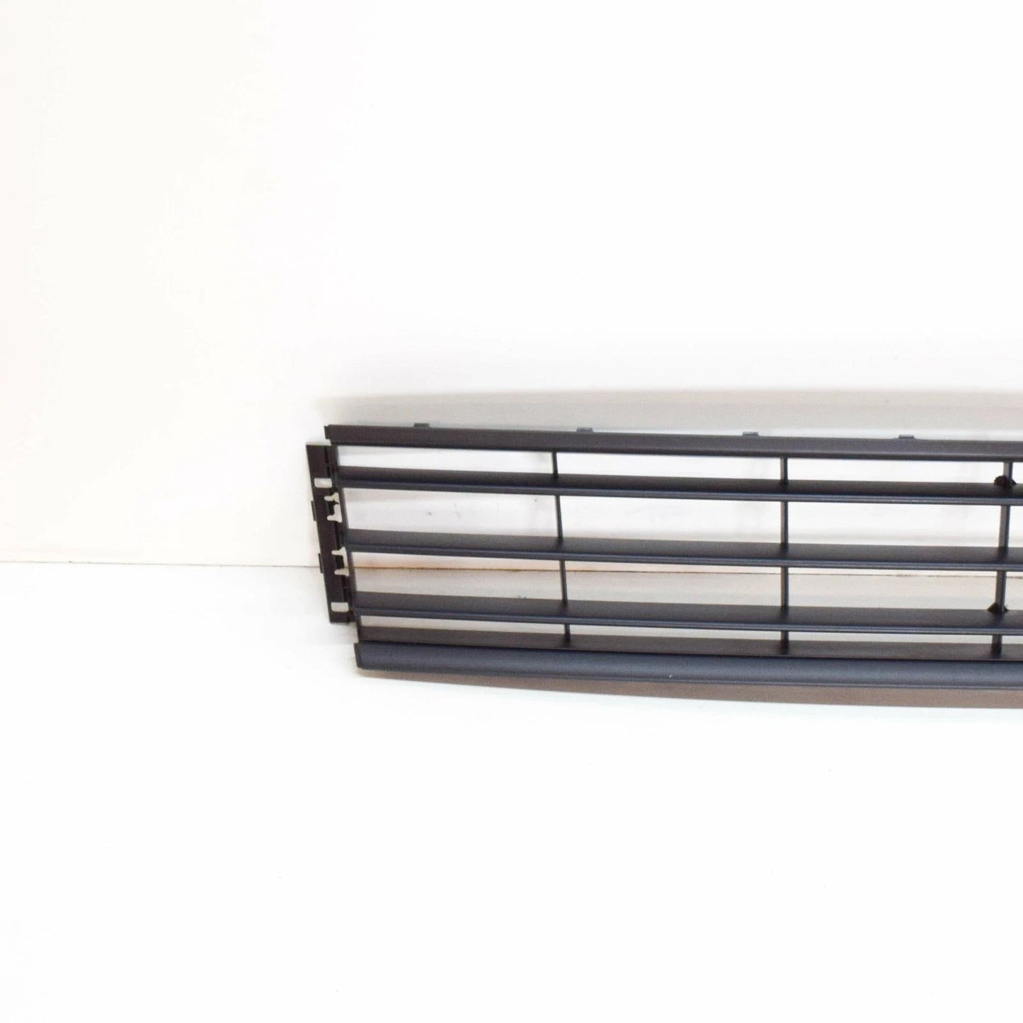 NEW VOLKSWAGEN PASSAT B7 FRONT BUMPER LOWER CENTER GRILLE 3AA8536719B9