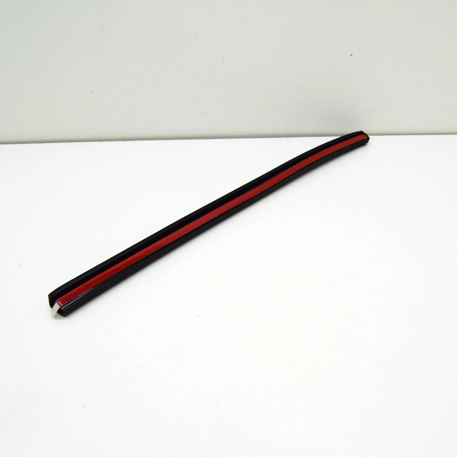 NEW SEAT LEON 5F RIGHT SIDE BONNET SEAL 5F0823710A ORIGINAL