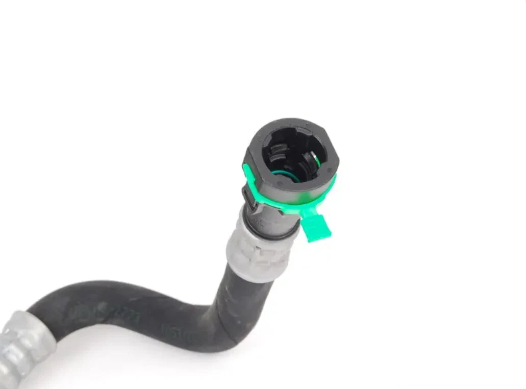 NEW BMW 1 COUPE E82 ENGINE OIL COOLER PRESSURE LINE 17227572711 7572711 ORIGINAL