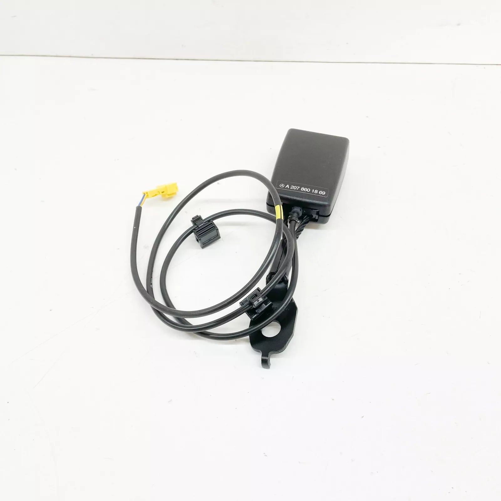 NEW MERCEDES-BENZ E COUPE C207 FRONT RIGHT SEAT BUCKLE A2078601869 ORIGINAL