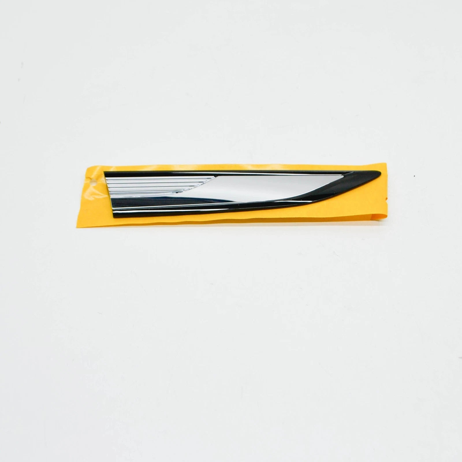 NEW VOLKSWAGEN TIGUAN AD FRONT RIGHT FENDER R-LINE BADGE 5NA853688JDPJ