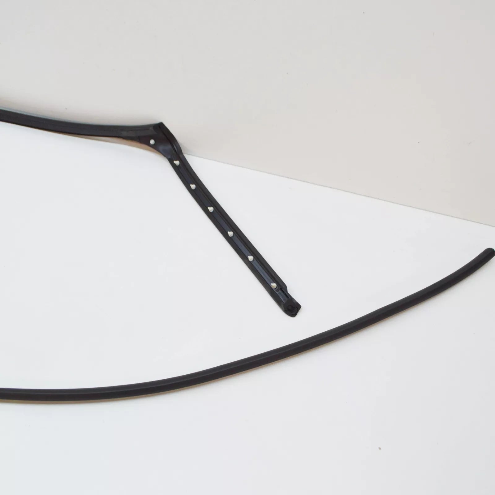 NEW AUDI Q7 4L REAR LEFT SEAL FOR SILL PANEL 4L0839119D