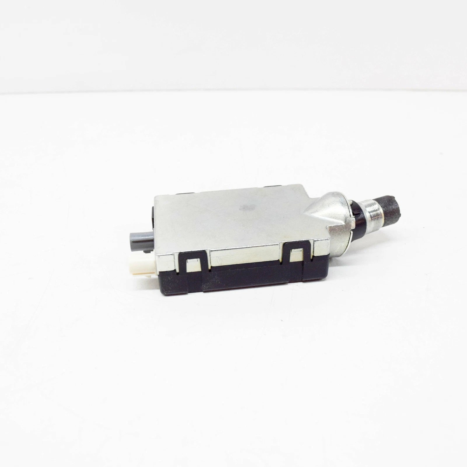 NEW AUDI TT ROADSTER 8J MK2 AERIAL BASE 8J7035501B