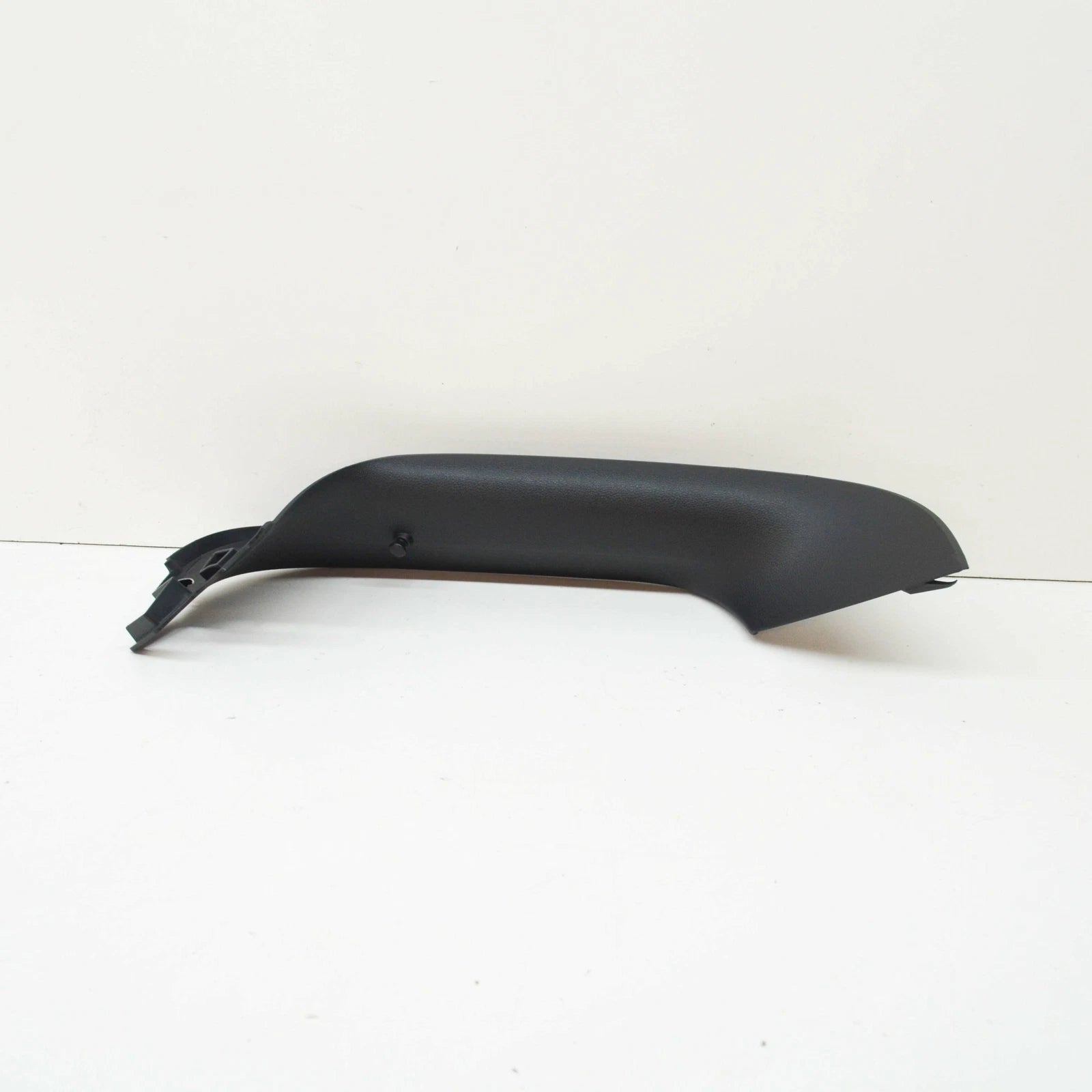 NEW VOLKSWAGEN GOLF MK8 CD REAR LID RIGHT UPPER PANEL TRIM 5H68677044PK ORIGINAL