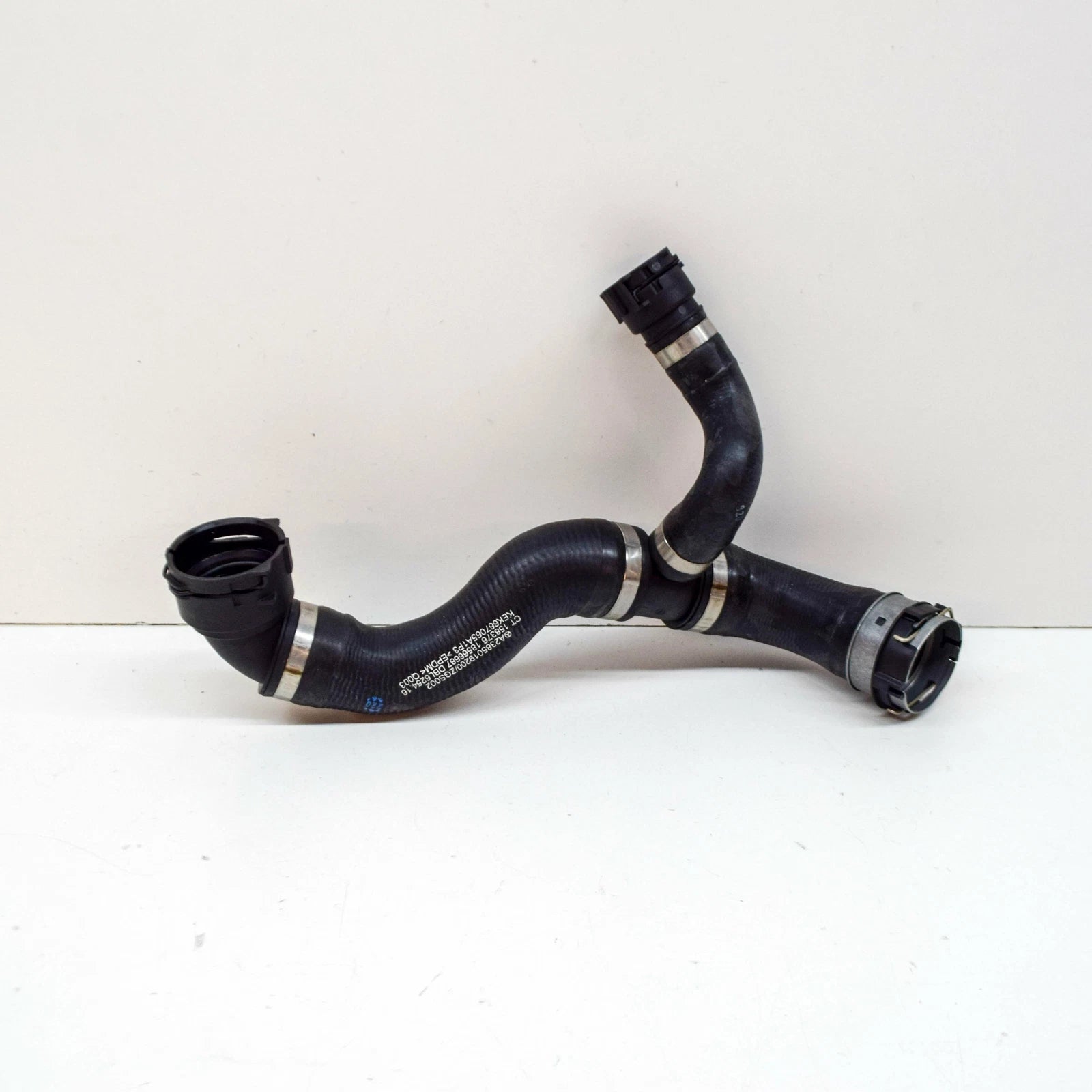 NEW MB GLC X253 LEFT UPPER WATER COOLING RADIATOR HOSE A2385019200 ORIGINAL