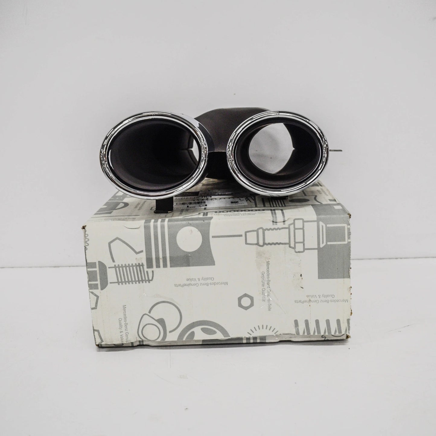 NEW MB C-CLASS W205 AMG REAR EXHAUST LEFT TAIL PIPE TRIM A0004900800 ORIGINAL