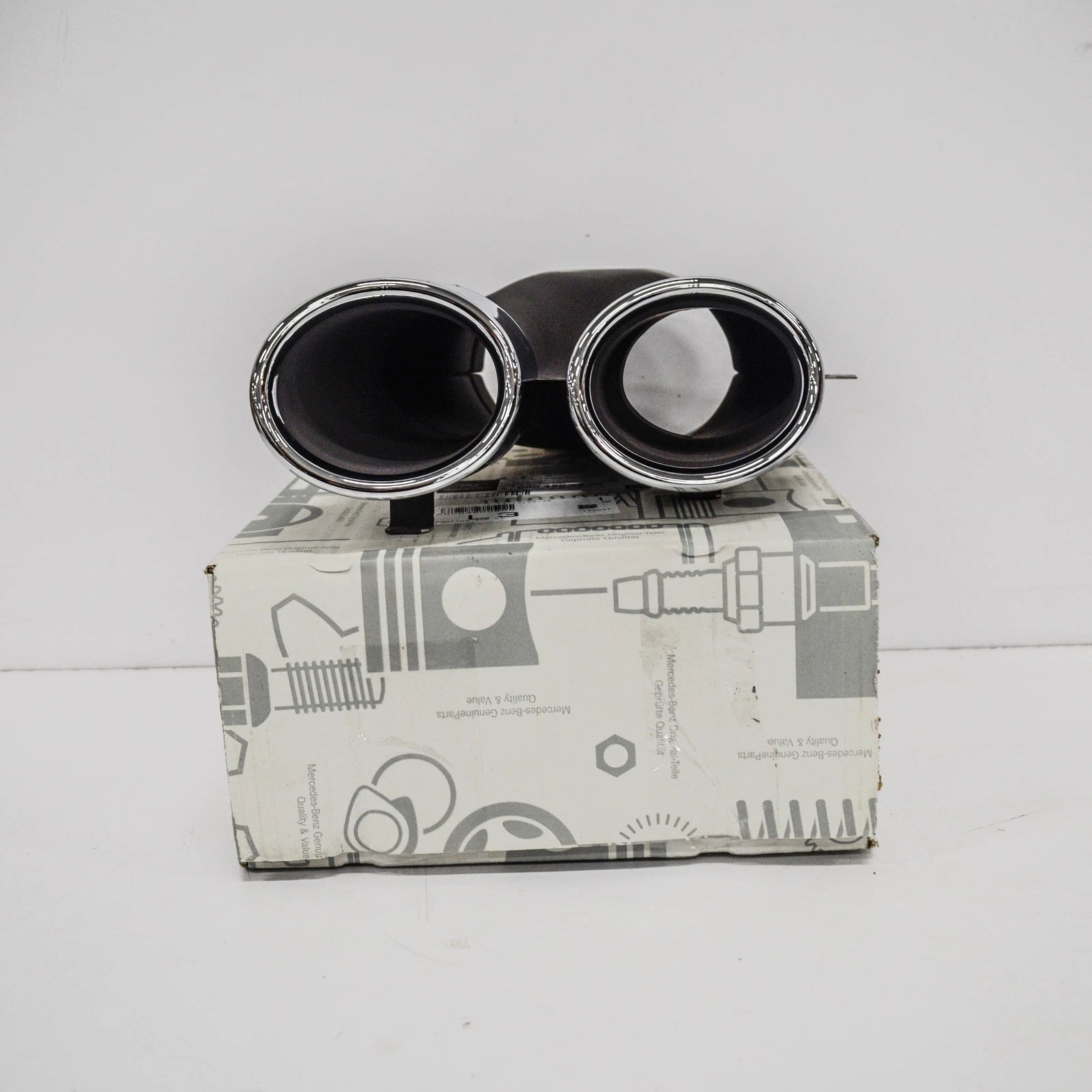 NEW MB C-CLASS W205 AMG REAR EXHAUST LEFT TAIL PIPE TRIM A0004900800 ORIGINAL