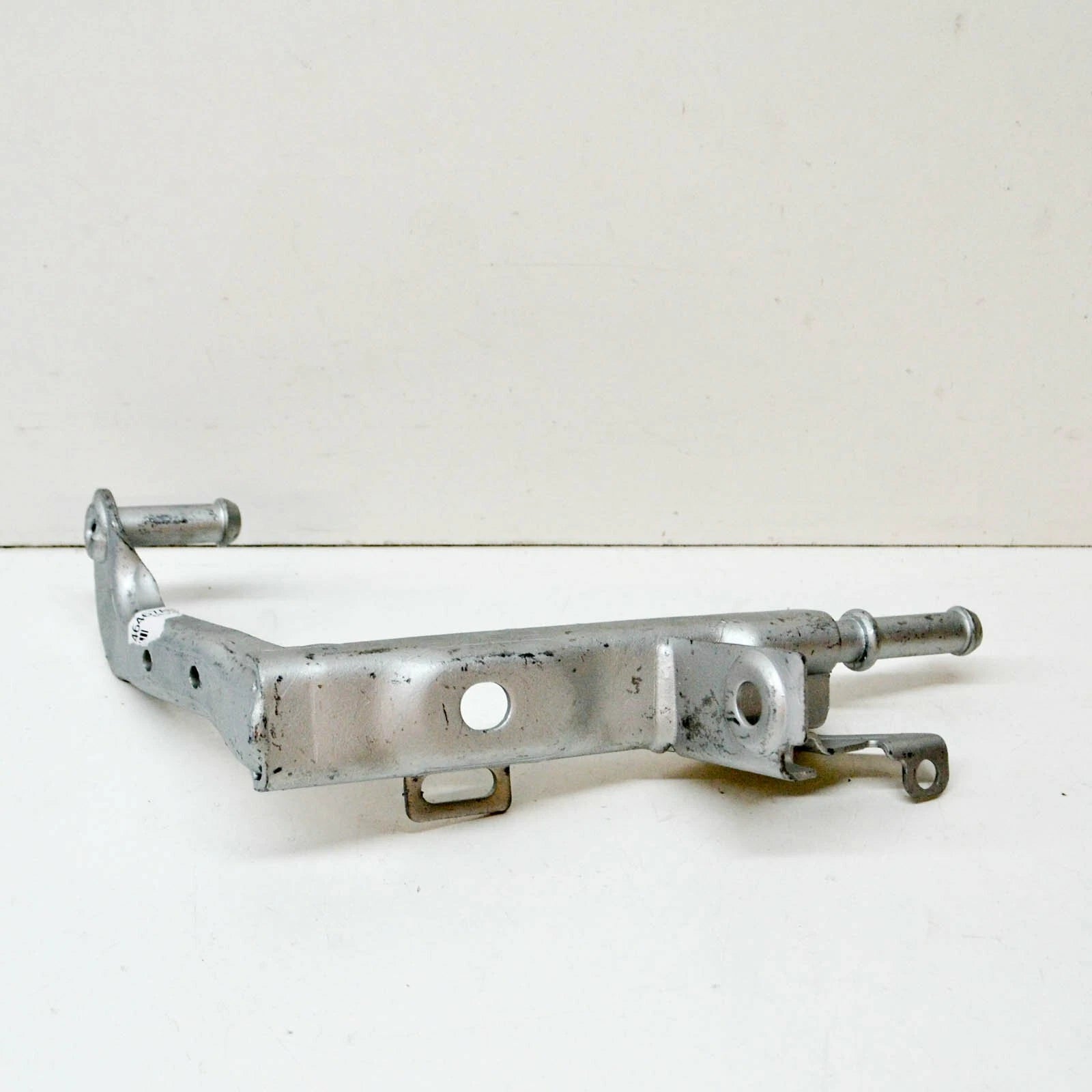 NEW MERCEDES-BENZ C W205 REAR RIGHT EXHAUST PIPE BRACKET A2054905201 ORIGINAL