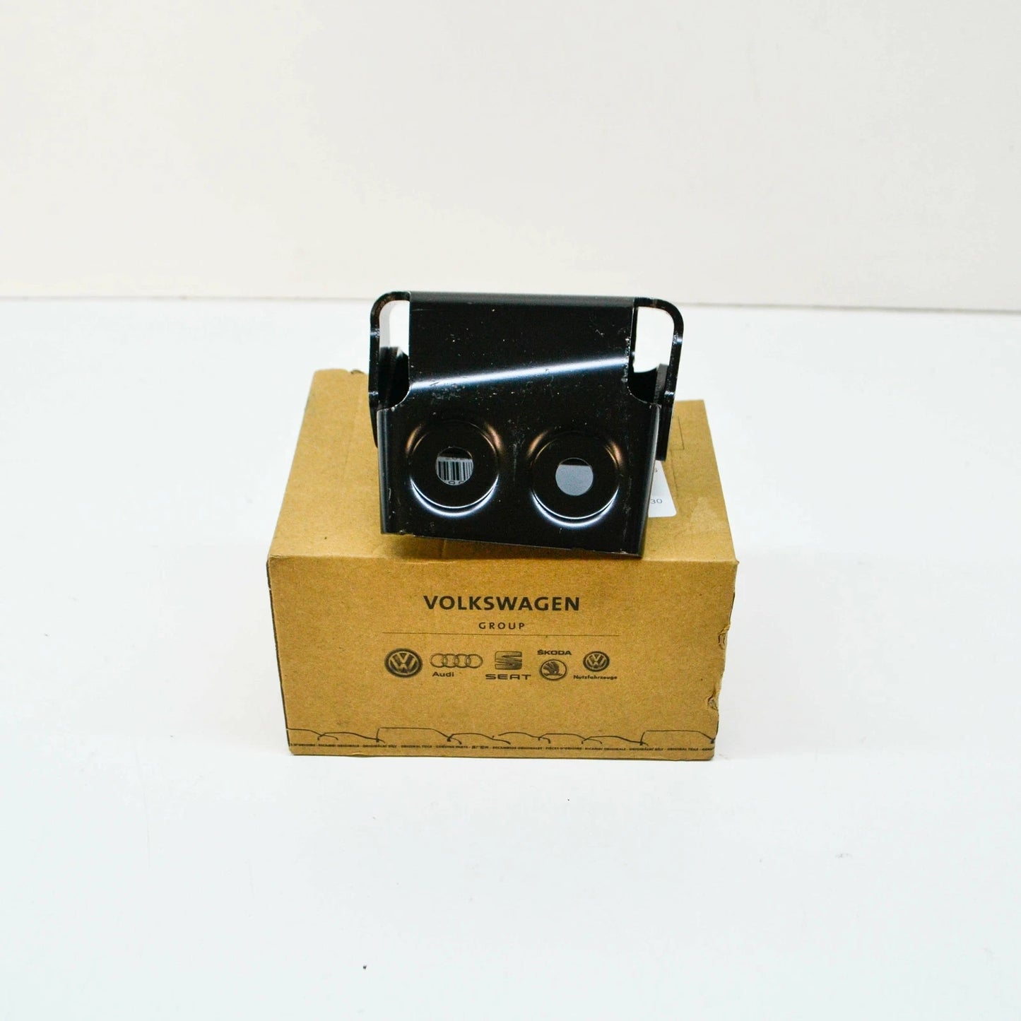 NEW AUDI Q7 4M REAR LEFT FLOOR SIDE RAIL BRACKET 4M0803691 ORIGINAL