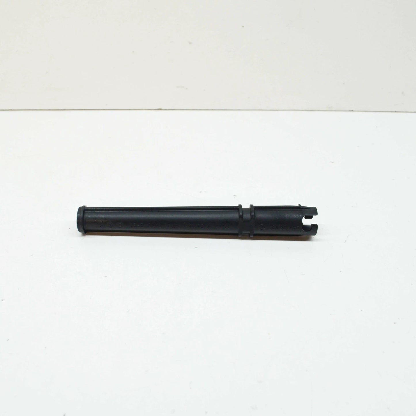 NEW AUDI A1 8X AIR FILTER WATER DRAINAGE HOSE 04E129637 ORIGINAL