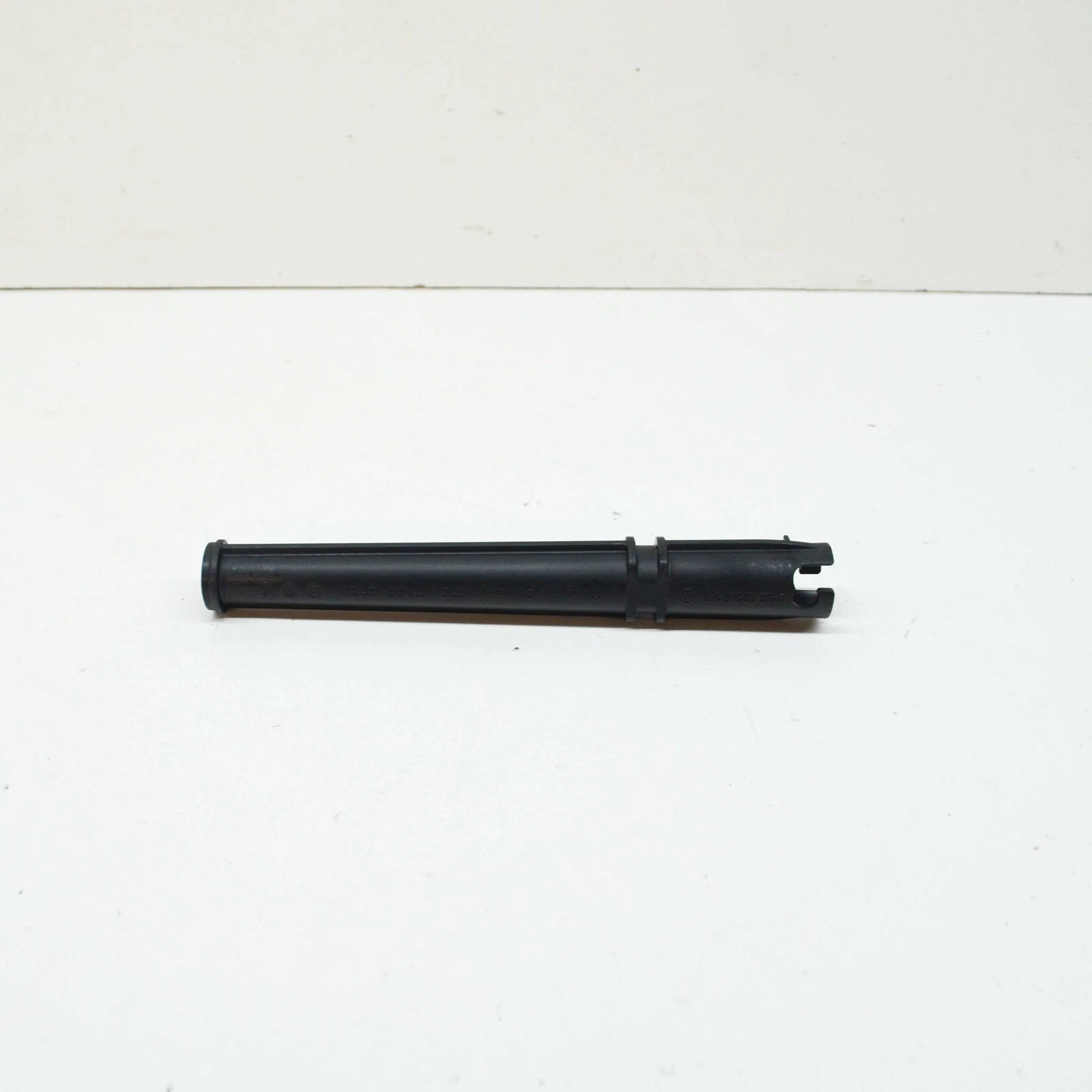 NEW AUDI A1 8X AIR FILTER WATER DRAINAGE HOSE 04E129637 ORIGINAL