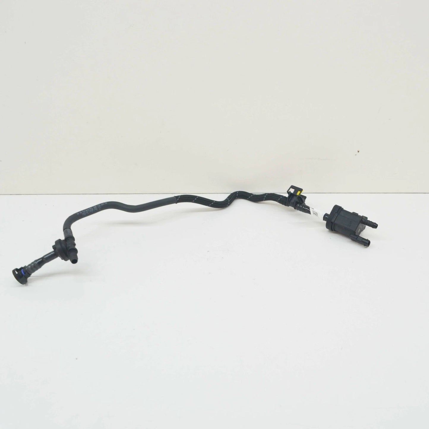 NEW AUDI A5 8W6 VACUUM SYSTEM CONNECTING TUBE WITH AKF VALVE 06M133240CG