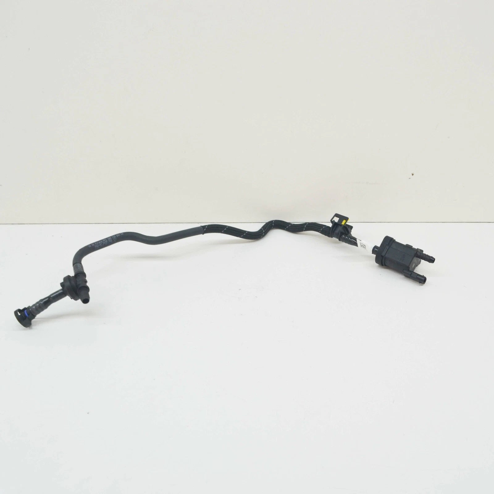 NEW AUDI A5 8W6 VACUUM SYSTEM CONNECTING TUBE WITH AKF VALVE 06M133240CG