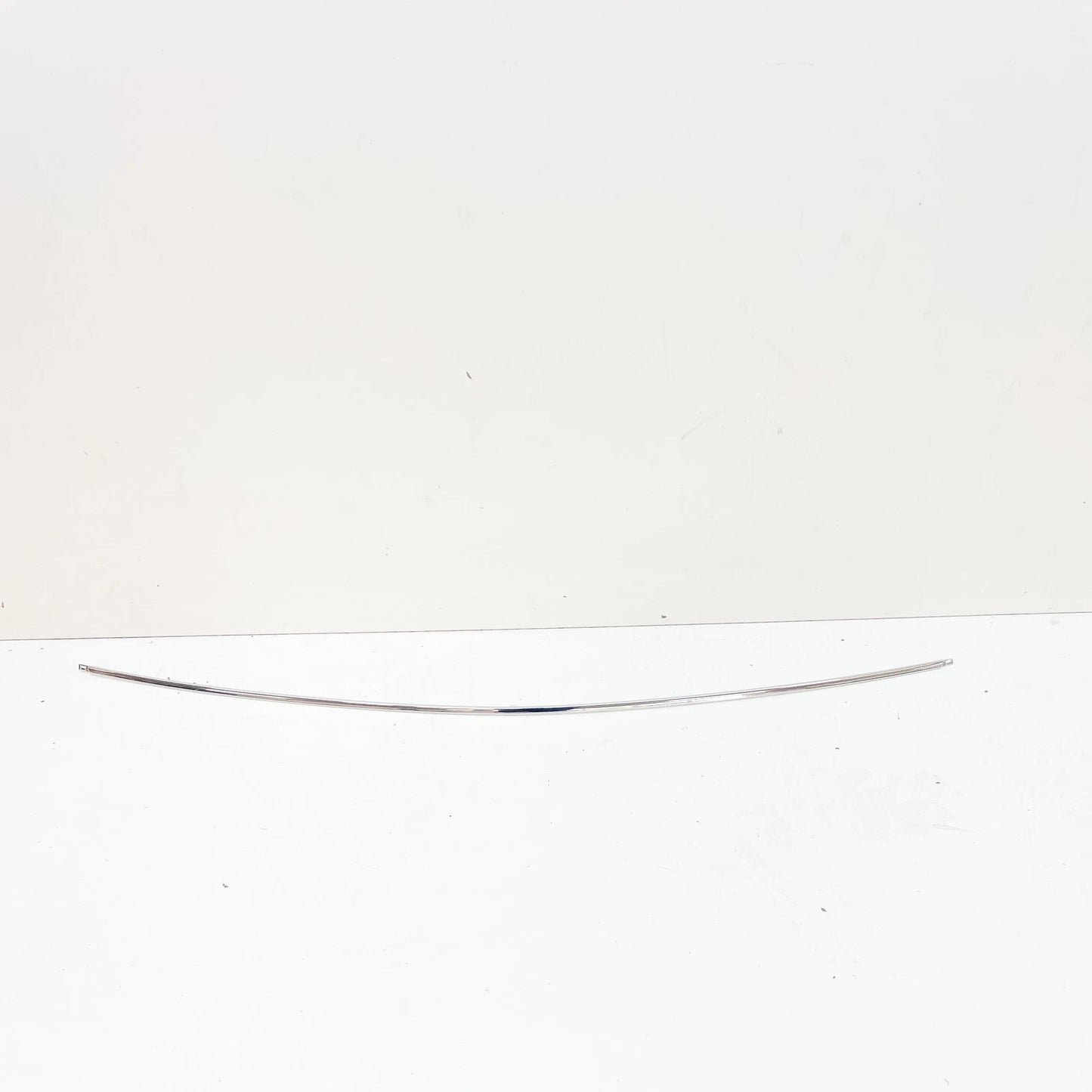 NEW MB C207 REAR BUMPER CENTER CHROME TRIM  A2078852421 ORIGINAL