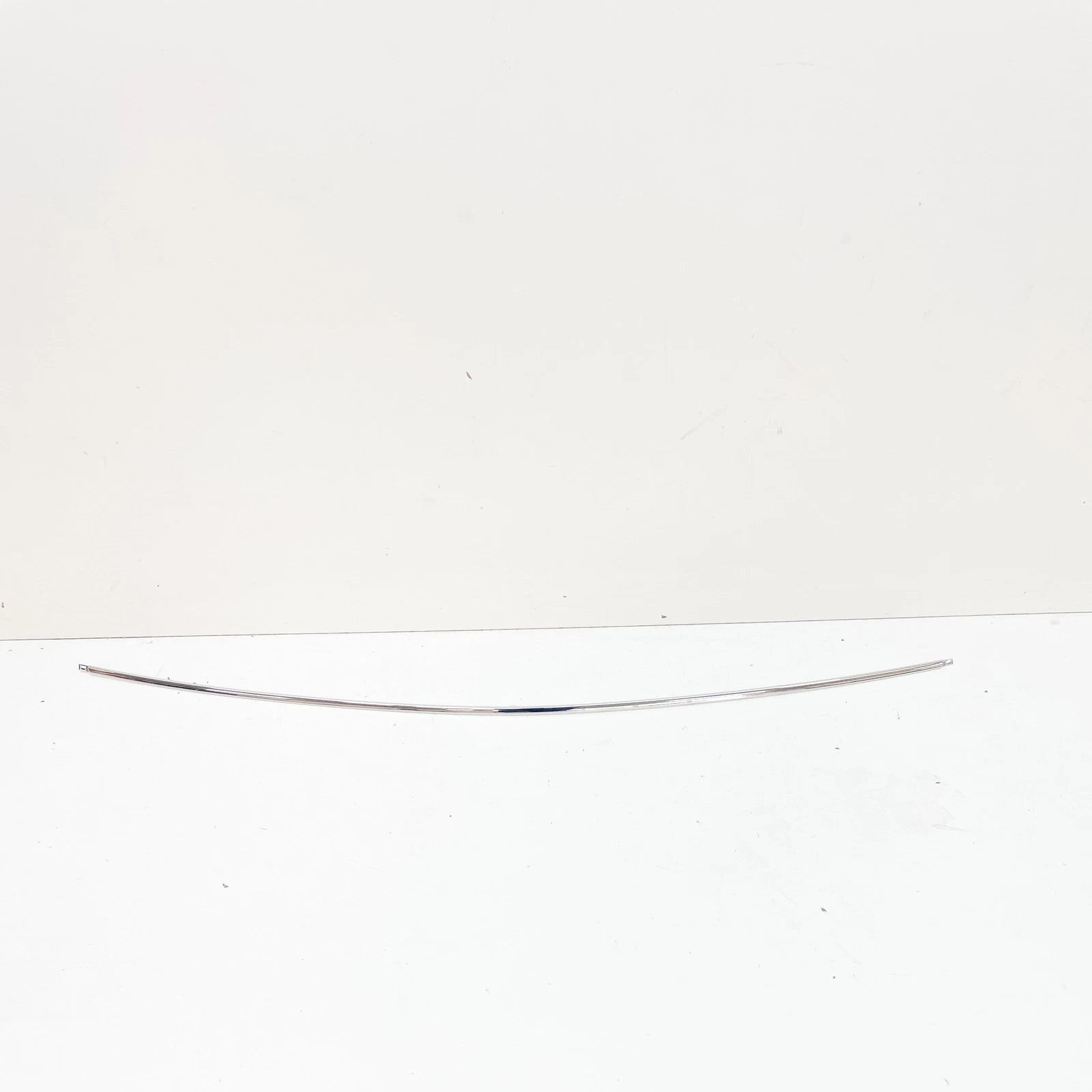 NEW MB C207 REAR BUMPER CENTER CHROME TRIM  A2078852421 ORIGINAL