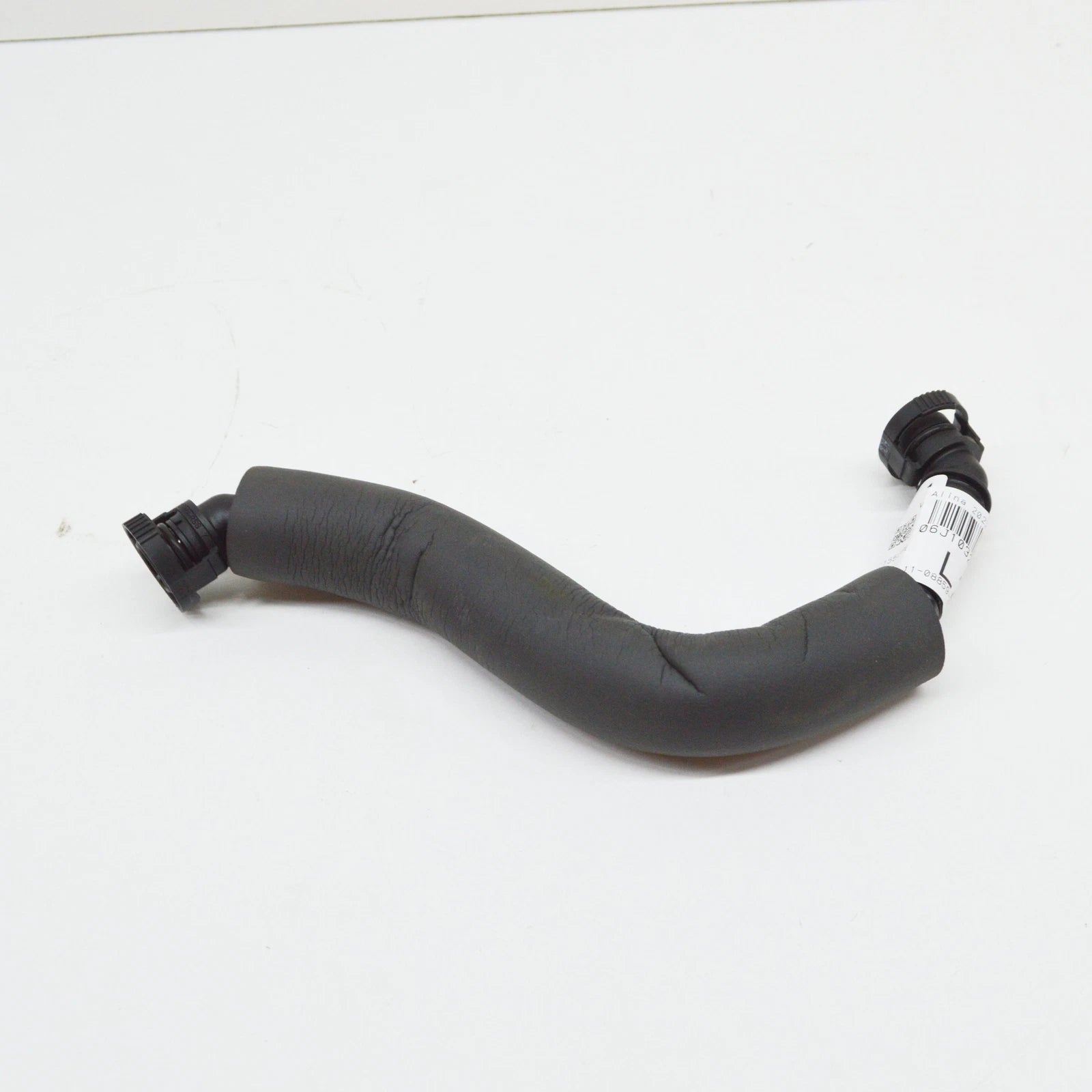 NEW AUDI A3 8P BREATHER VENT HOSE 06J103221 ORIGINAL