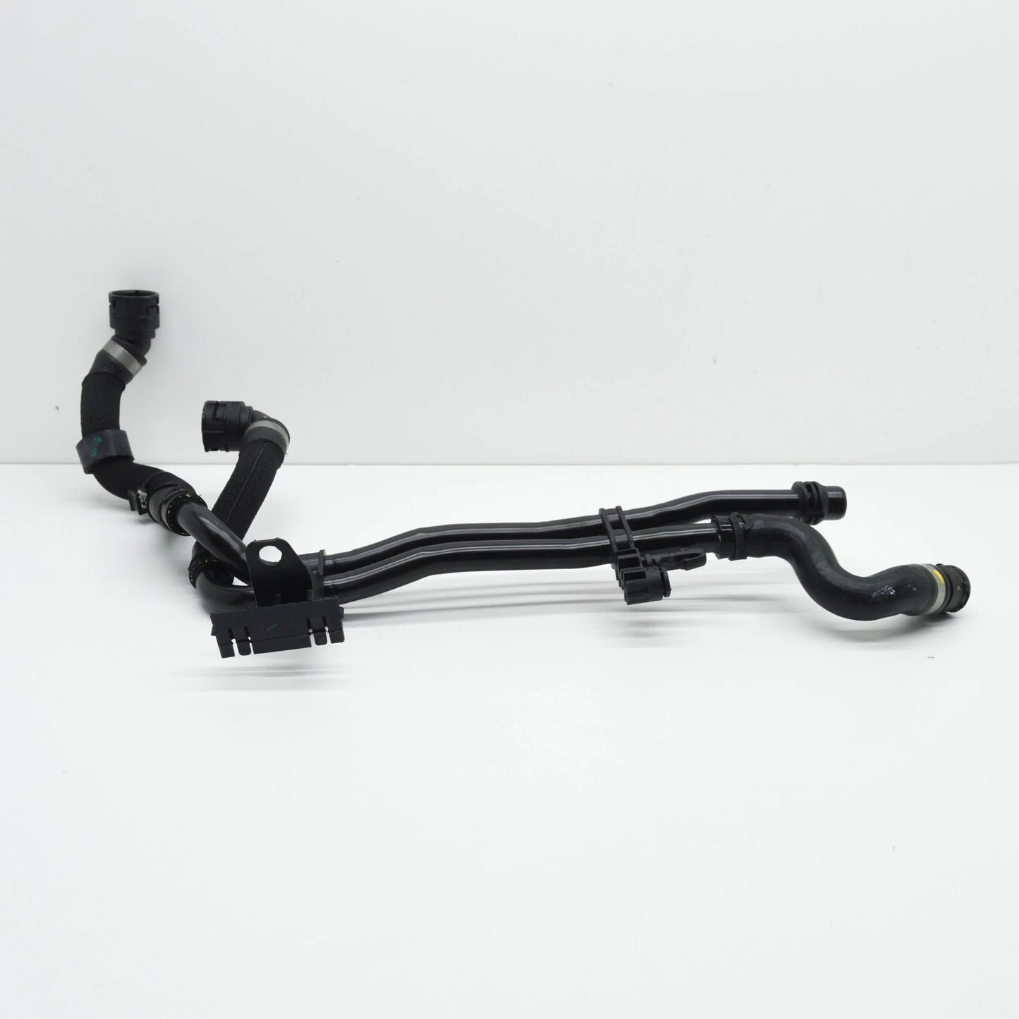 NEW MB CLA COUPE C118 RIGHT SIDE WATER RADIATOR HOSE A1775017501