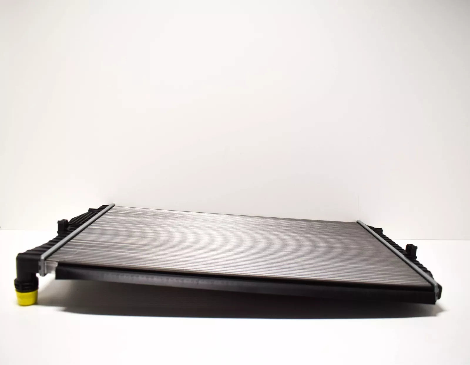 NEW VOLKSWAGEN JETTA A7 ENGINE COOLING RADIATOR 5Q0121251GR ORIGINAL