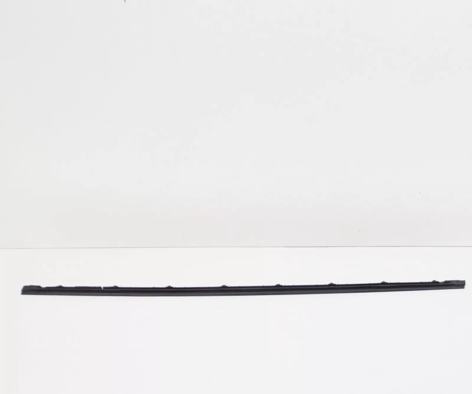 NEW MERCEDES-BENZ GLE W166 FRONT RH LOWER DOOR COVER STRIP A1666980262 ORIGINAL