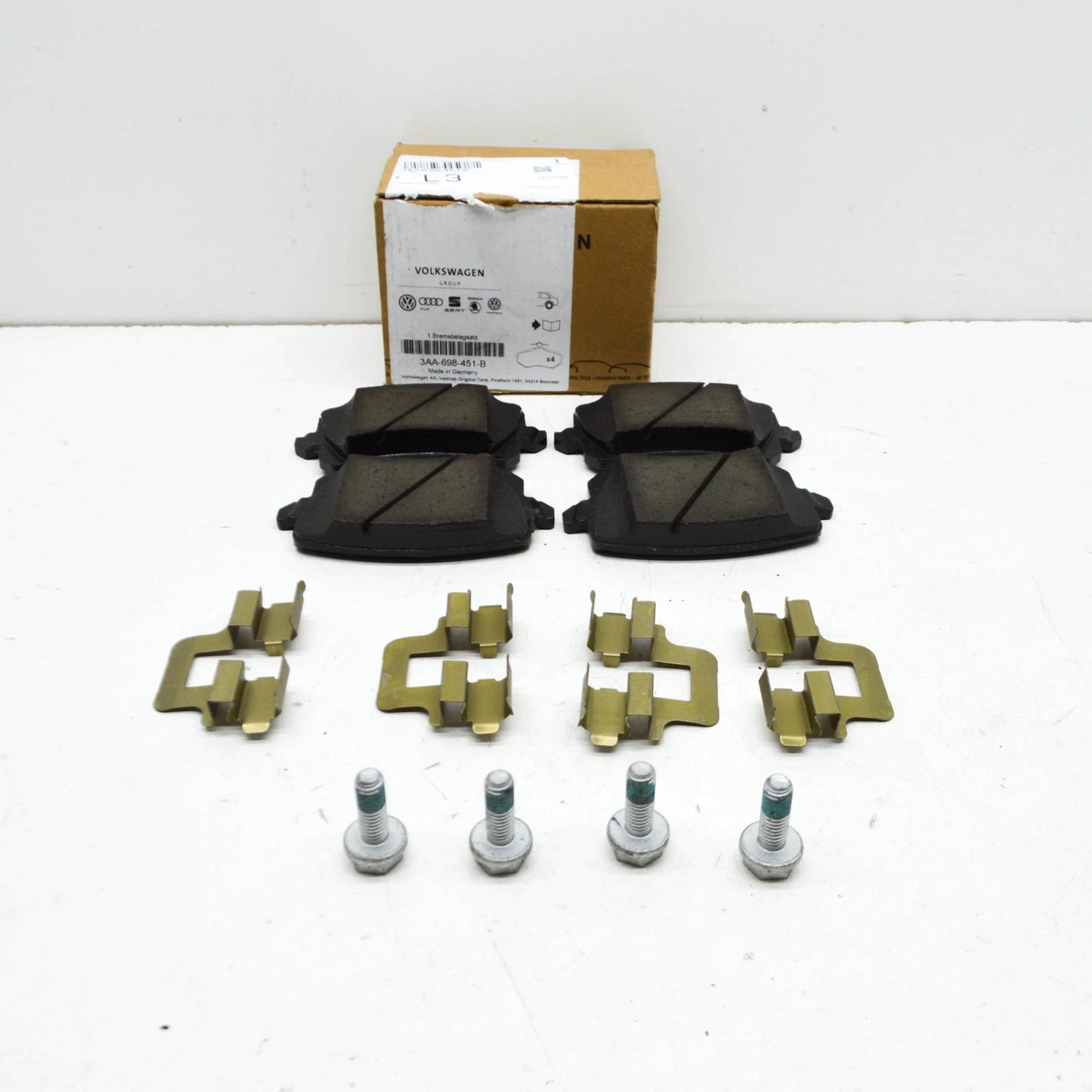 NEW SEAT ALHAMBRA 7N REAR BRAKE PADS SET 3AA698451B ORIGINAL