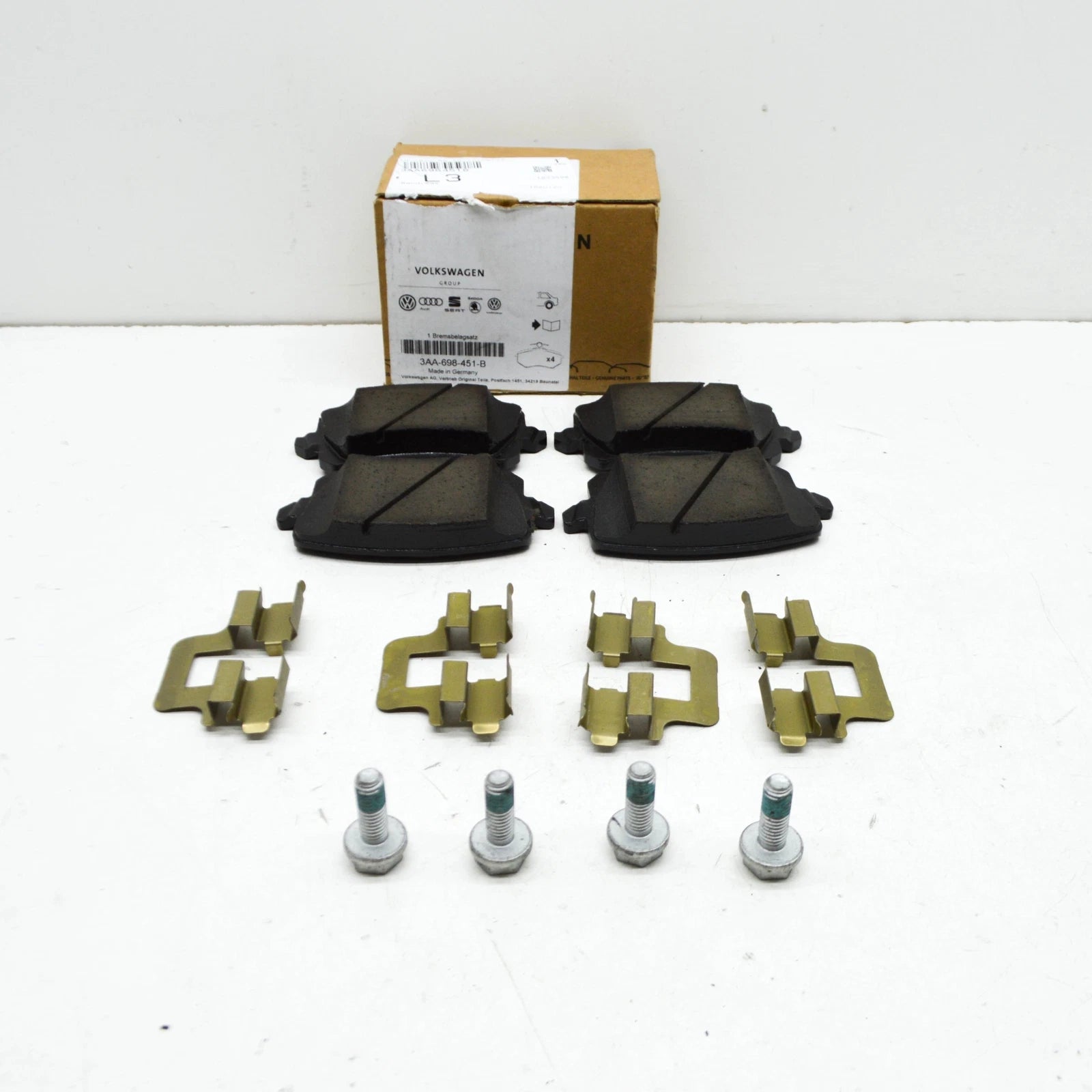 NEW SEAT ALHAMBRA 7N REAR BRAKE PADS SET 3AA698451B ORIGINAL