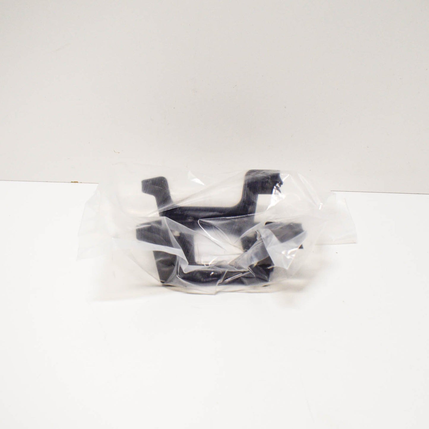 NEW MERCEDES-BENZ C-CLASS W205 RADIATOR SUPPORT MOUNT BRACKET A2056260600