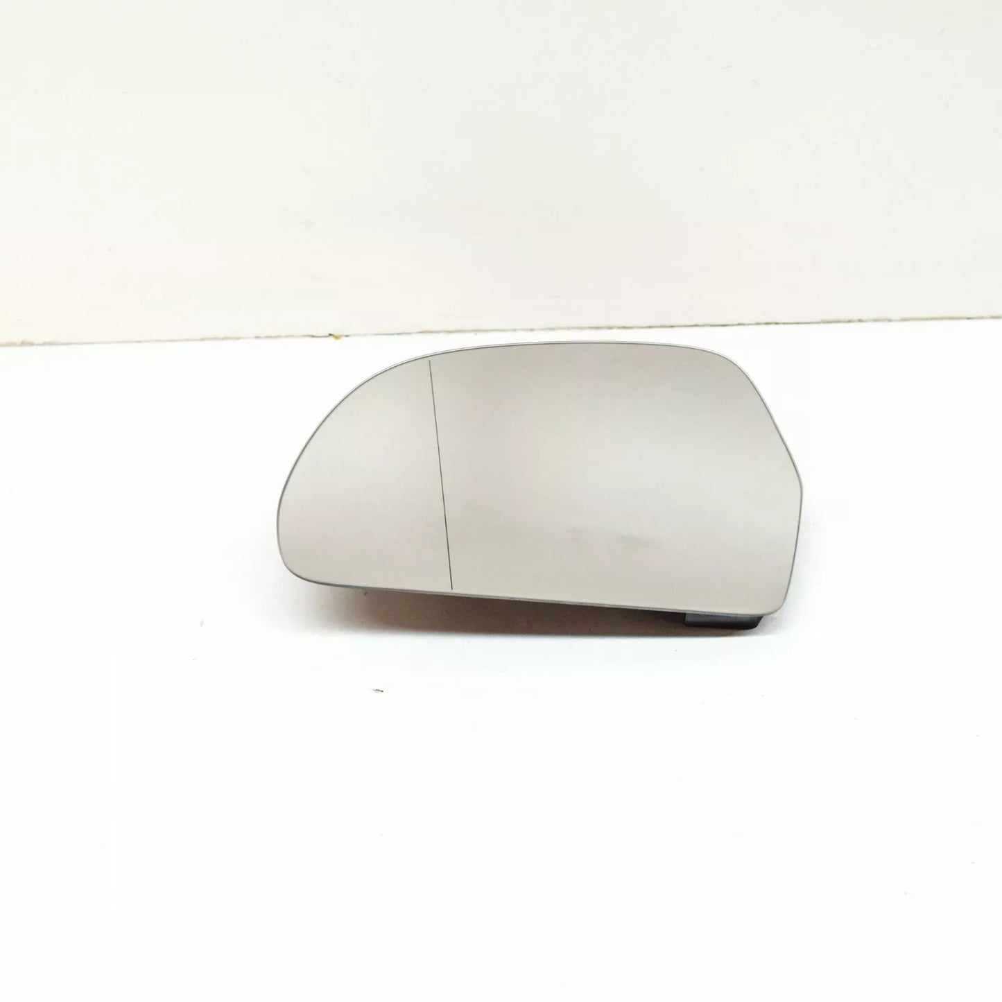 NEW AUDI A3 8P FRONT LEFT DOOR MIRROR GLASS WITH PLATE 4F0857535AF