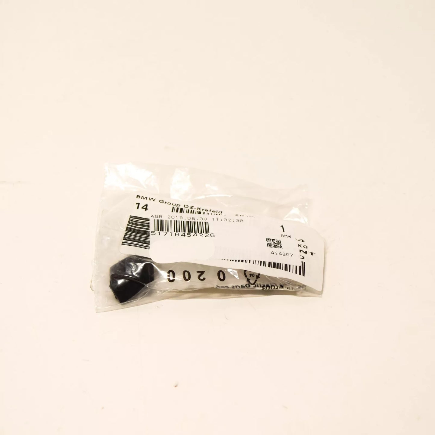 NEW BMW 1502 FRONT RIGHT DOOR CAP 51716454226 6454226 ORIGINAL