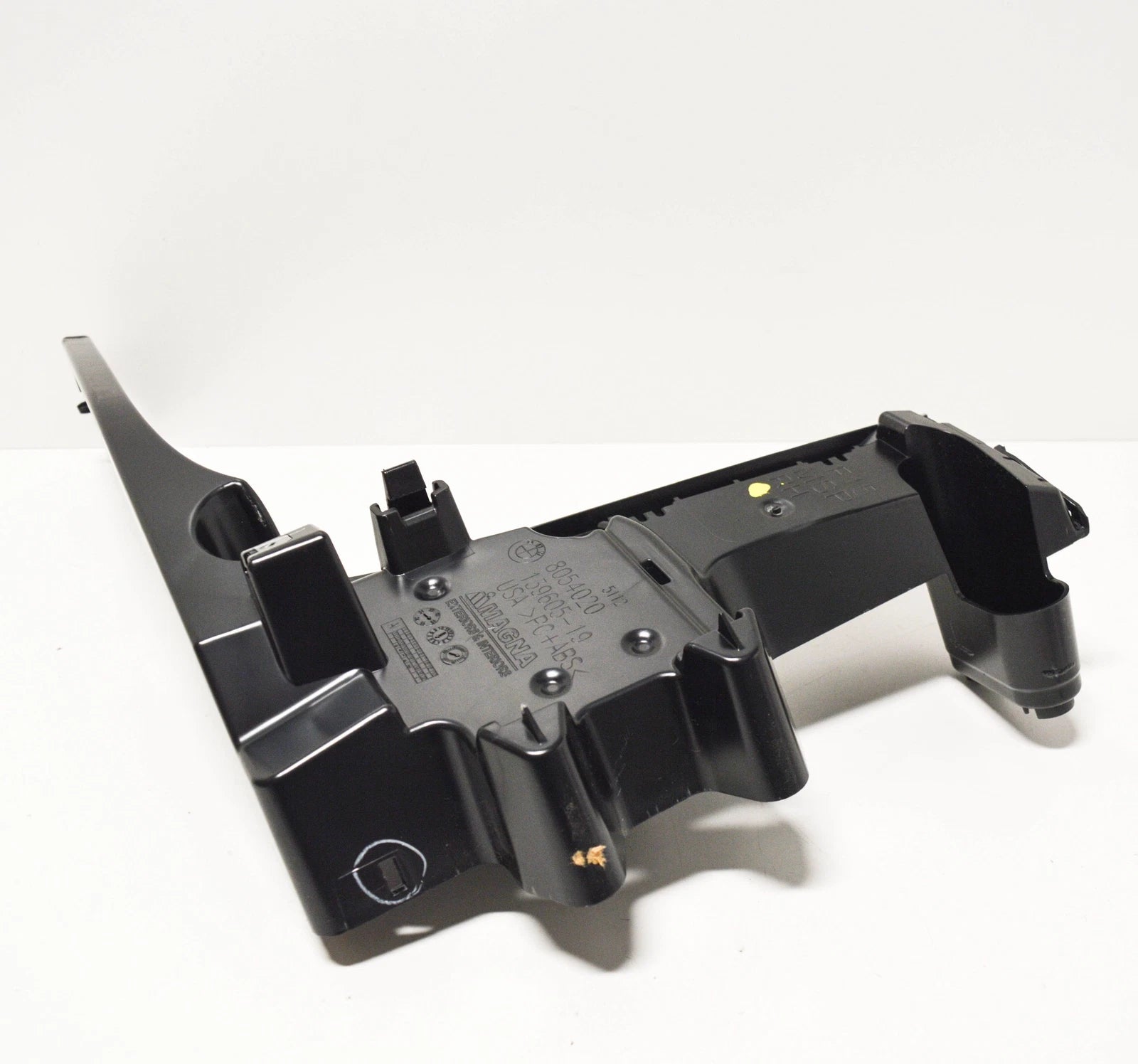 NEW BMW X5 F15 REAR M BUMPER RIGHT SIDE CORNER MOUNT 51128054020 8054020