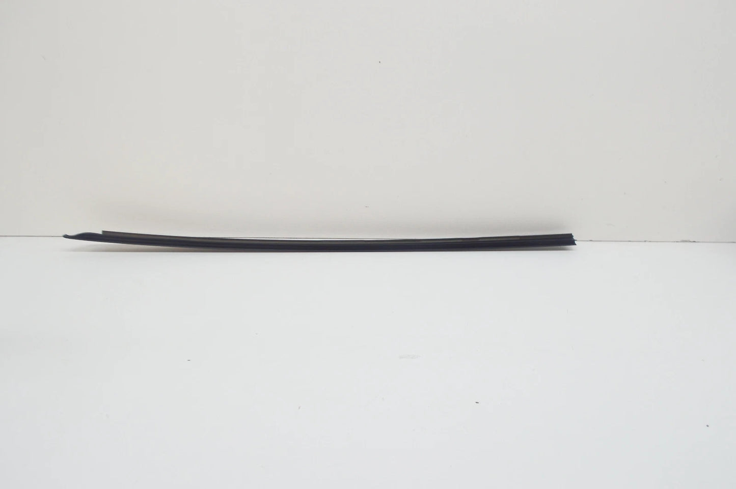 NEW BMW 5 E60 FRONT WINDSHIELD RIGHT DRIP MOULDING 51317045448 7045448 ORIGINAL