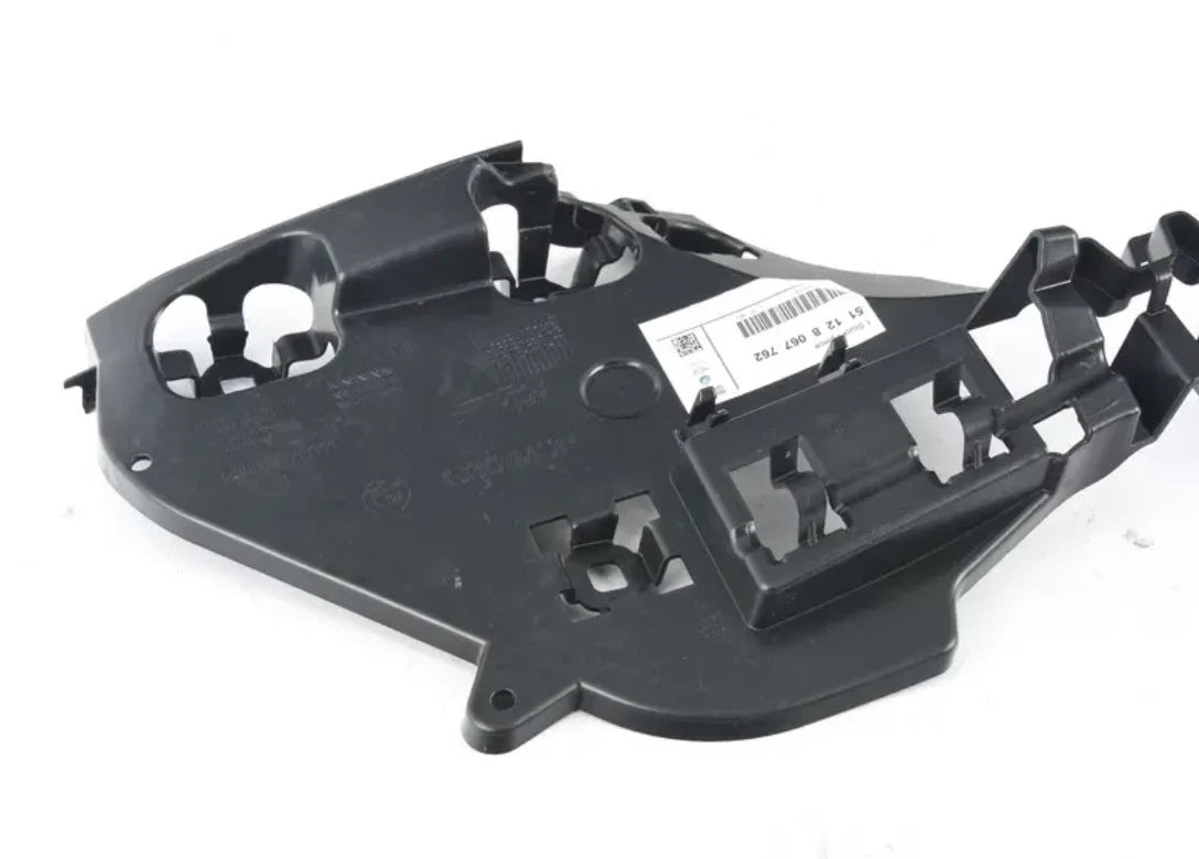 NEW BMW 5 G30 REAR BUMPER CENTER GUIDE 8067762 51128067762 ORIGINAL