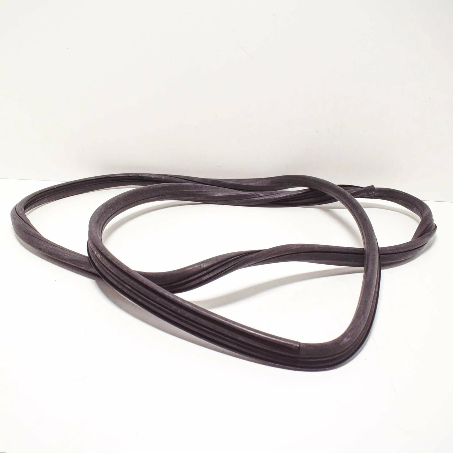 NEW BMW 1602 TOURING REAR WINDSHIELD SEAL FRAME 51311803137 ORIGINAL