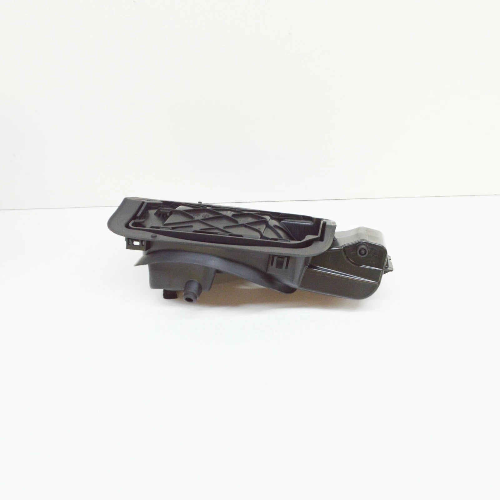 NEW AUDI A3 S3 8V FUEL TANK FILLER HOUSING INSERT 8V4809906K