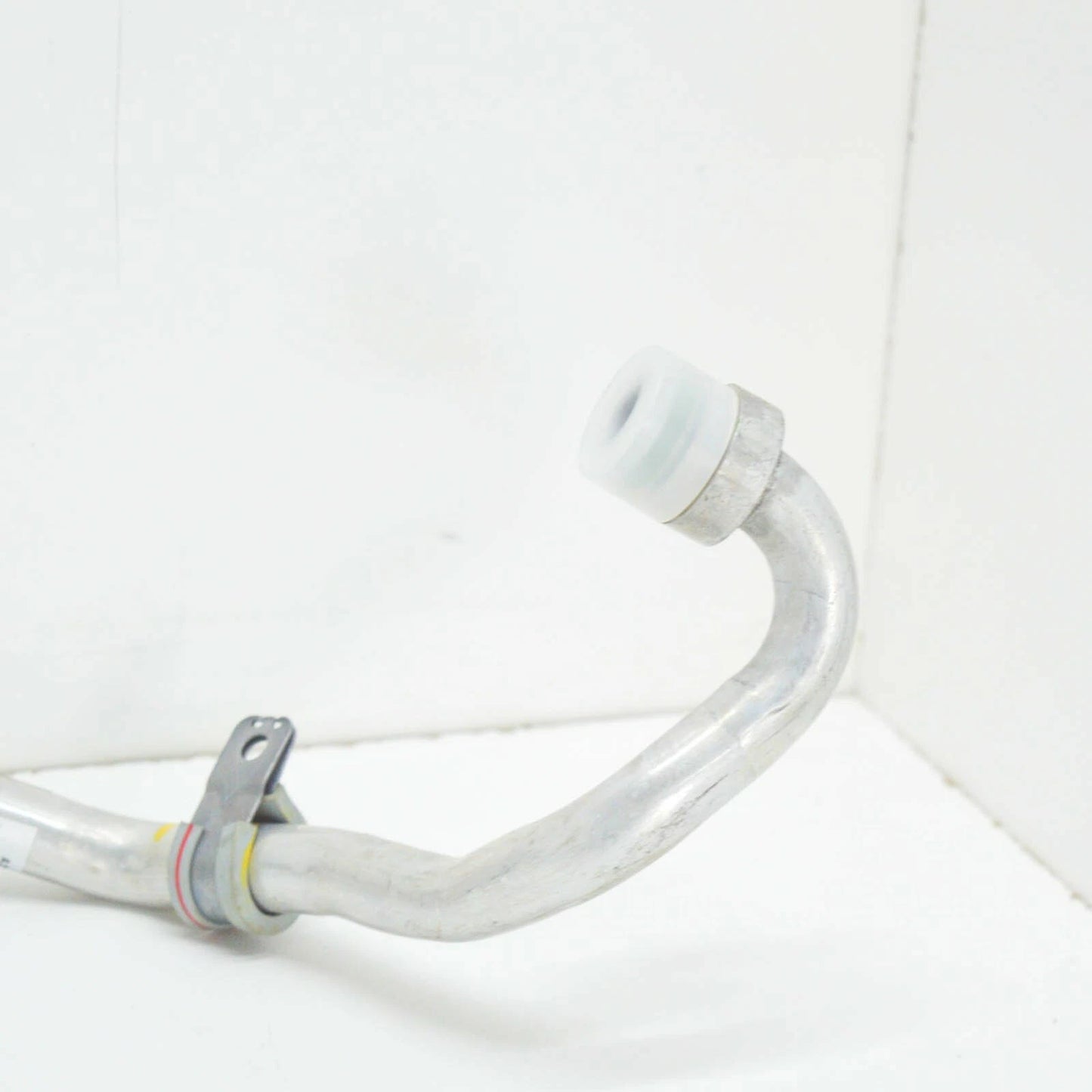 NEW MB E W212 AMG OIL COOLER LINE TO OIL FILTER HOUSING A2125001372