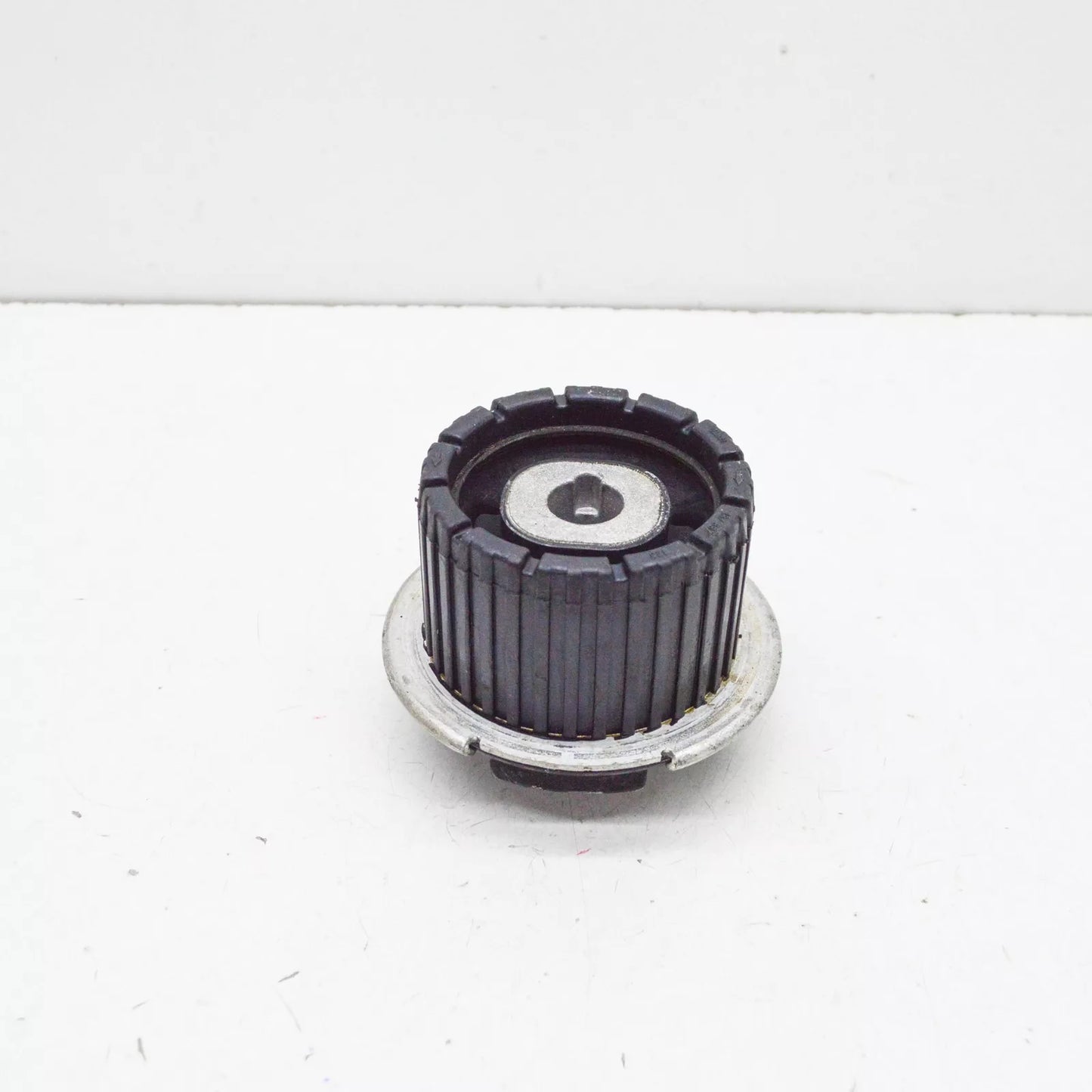 NEW MERCEDES-BENZ S W221 REAR AXLE BUSHING A2213511742