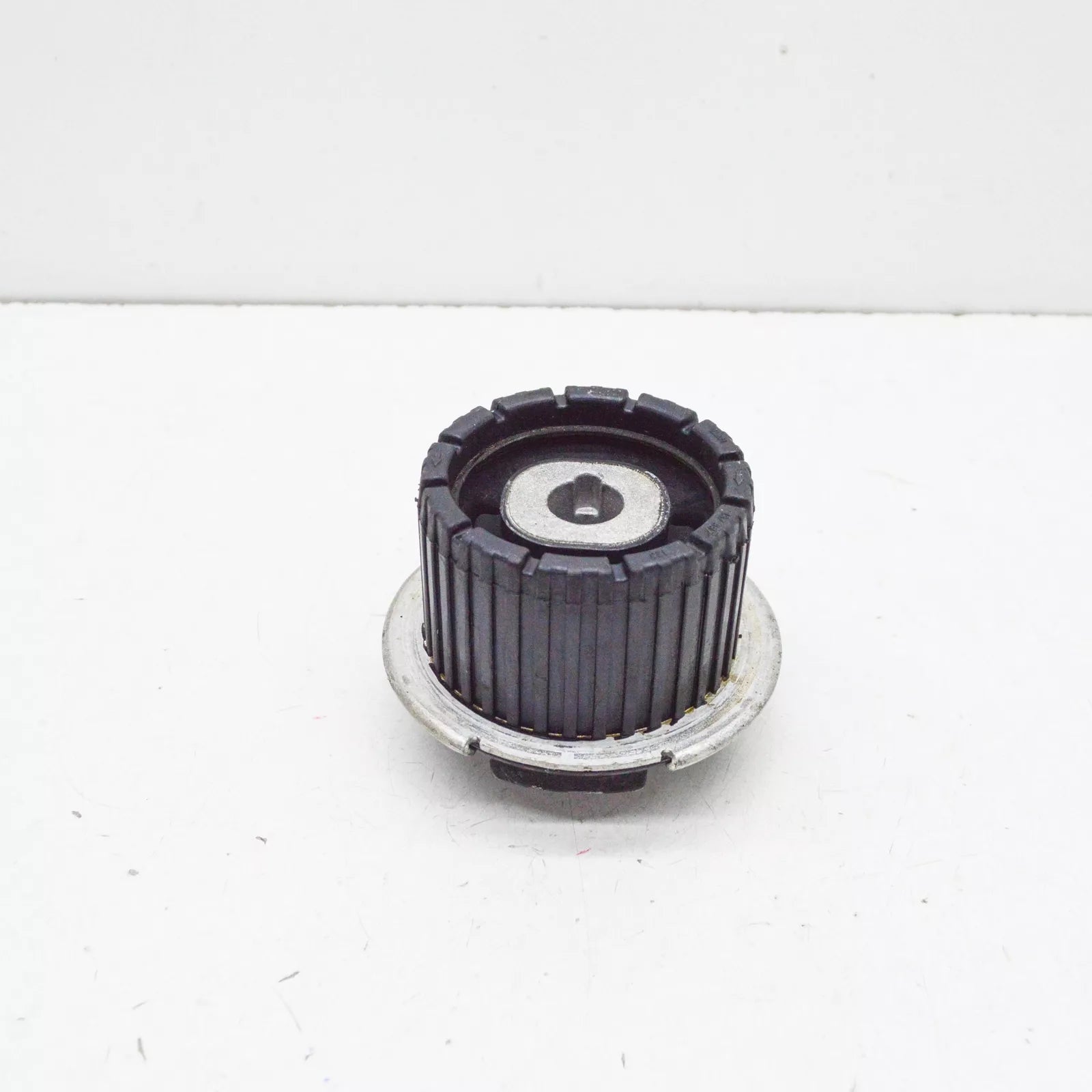 NEW MERCEDES-BENZ S W221 REAR AXLE BUSHING A2213511742