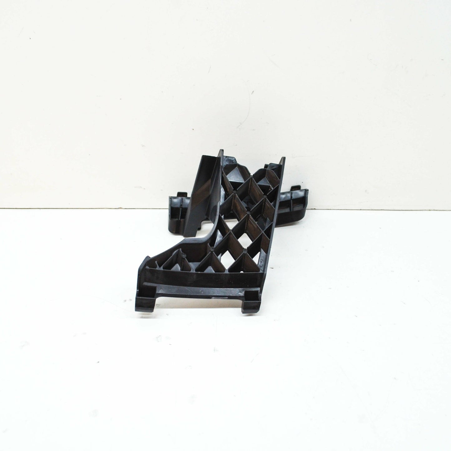 NEW VW SHARAN 7N FRONT RIGHT HEADLIGHT WASHER SUPPORT BRACKET 7N0807724 ORIGINAL