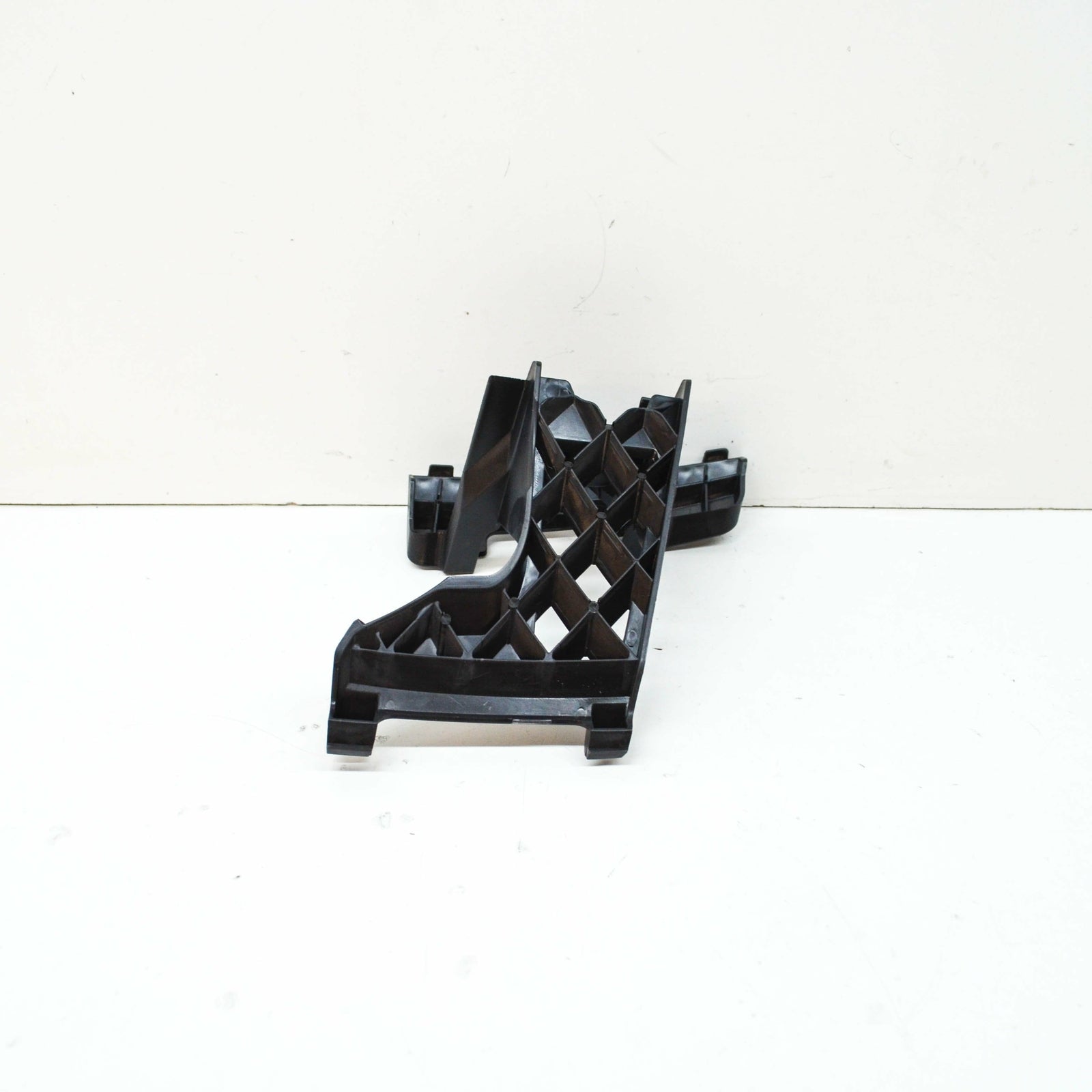 NEW VW SHARAN 7N FRONT RIGHT HEADLIGHT WASHER SUPPORT BRACKET 7N0807724 ORIGINAL