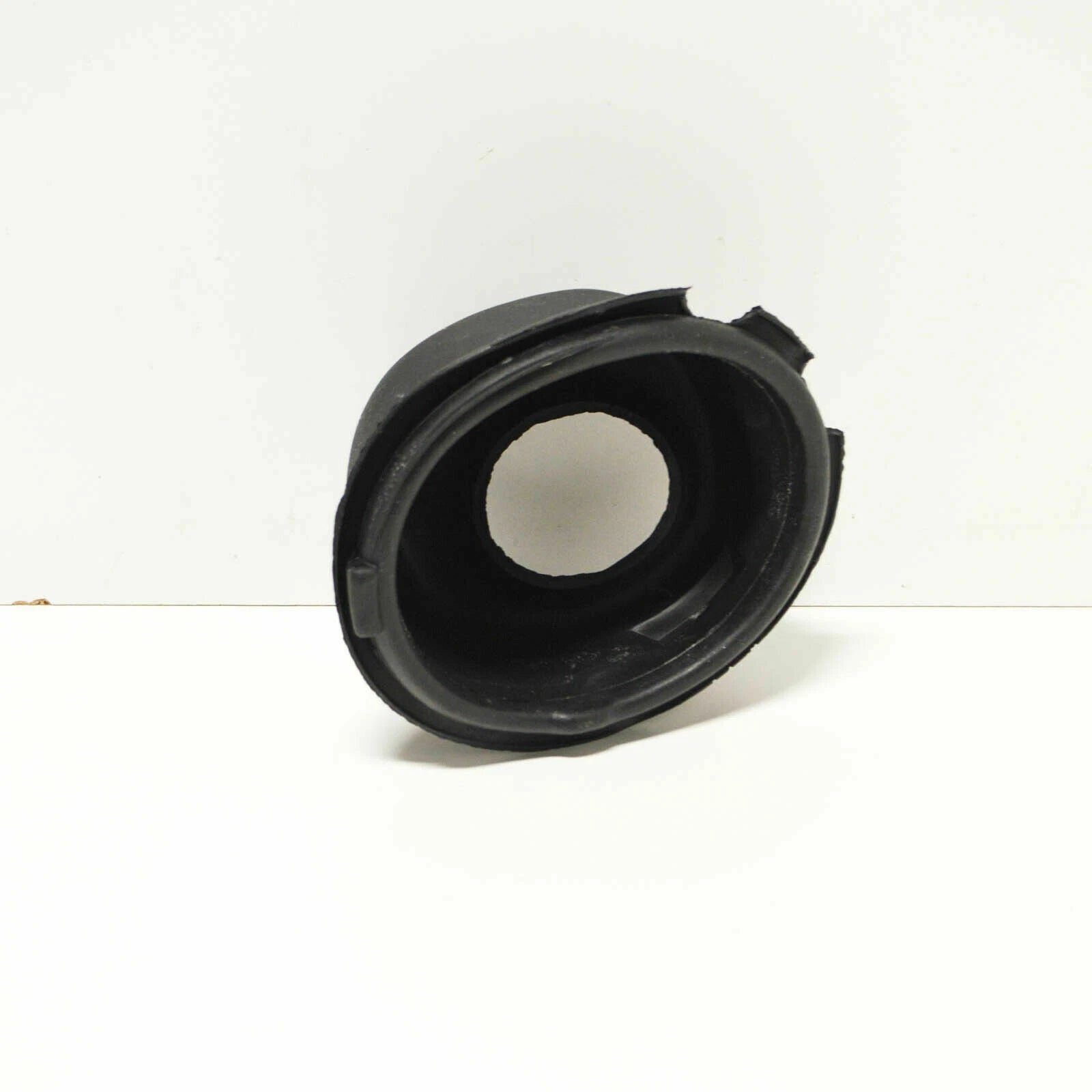NEW BMW 3 E30 FUEL FILLER RUBBER COVER 51711884358 1884358