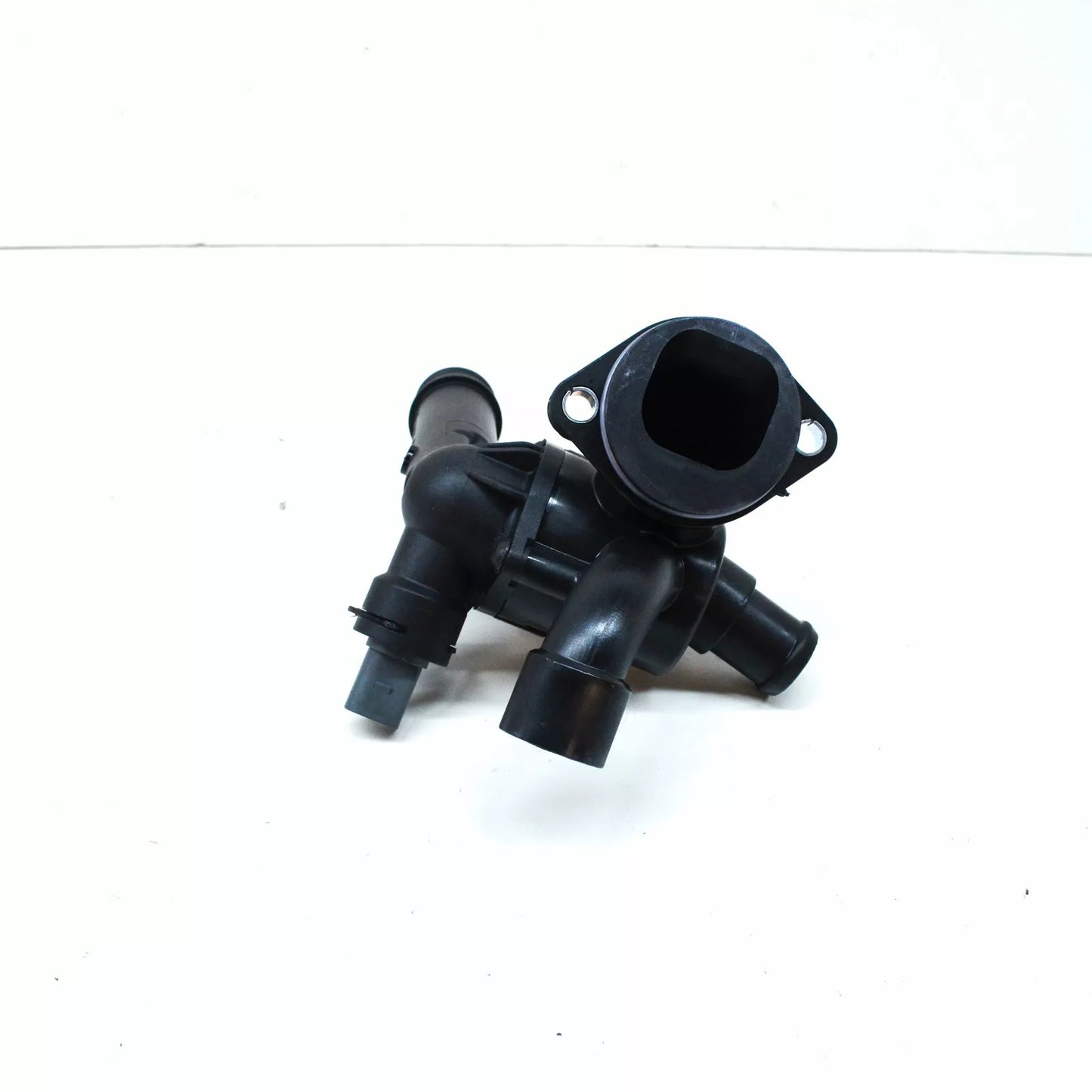 NEW VOLKSWAGEN PASSAT 3G B8 ENGINE COOLANT THERMOSTAT 03L121111Q