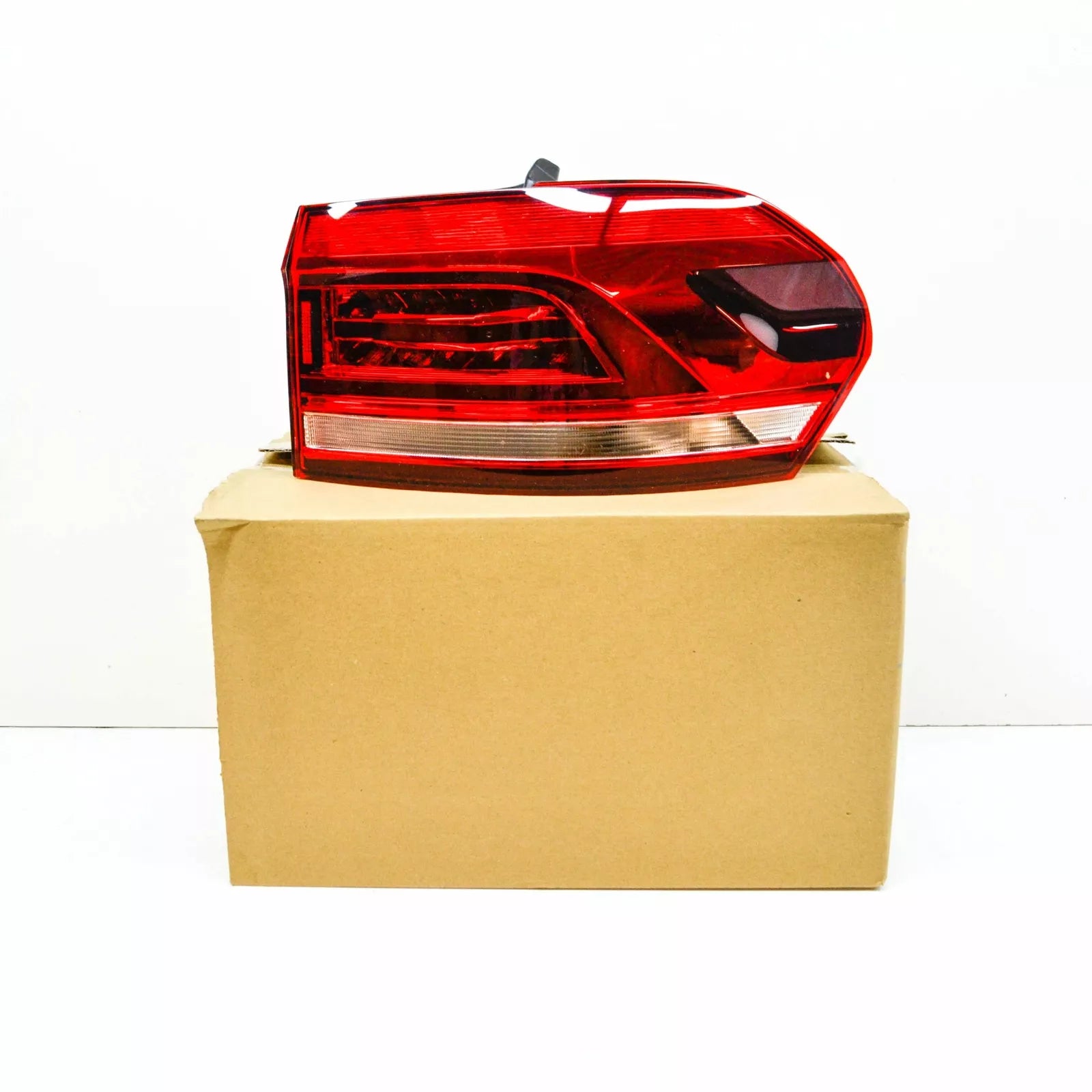 NEW VOLKSWAGEN TOURAN 5T REAR RIGHT LED TAILLIGHT 5TA945208A ORIGINAL