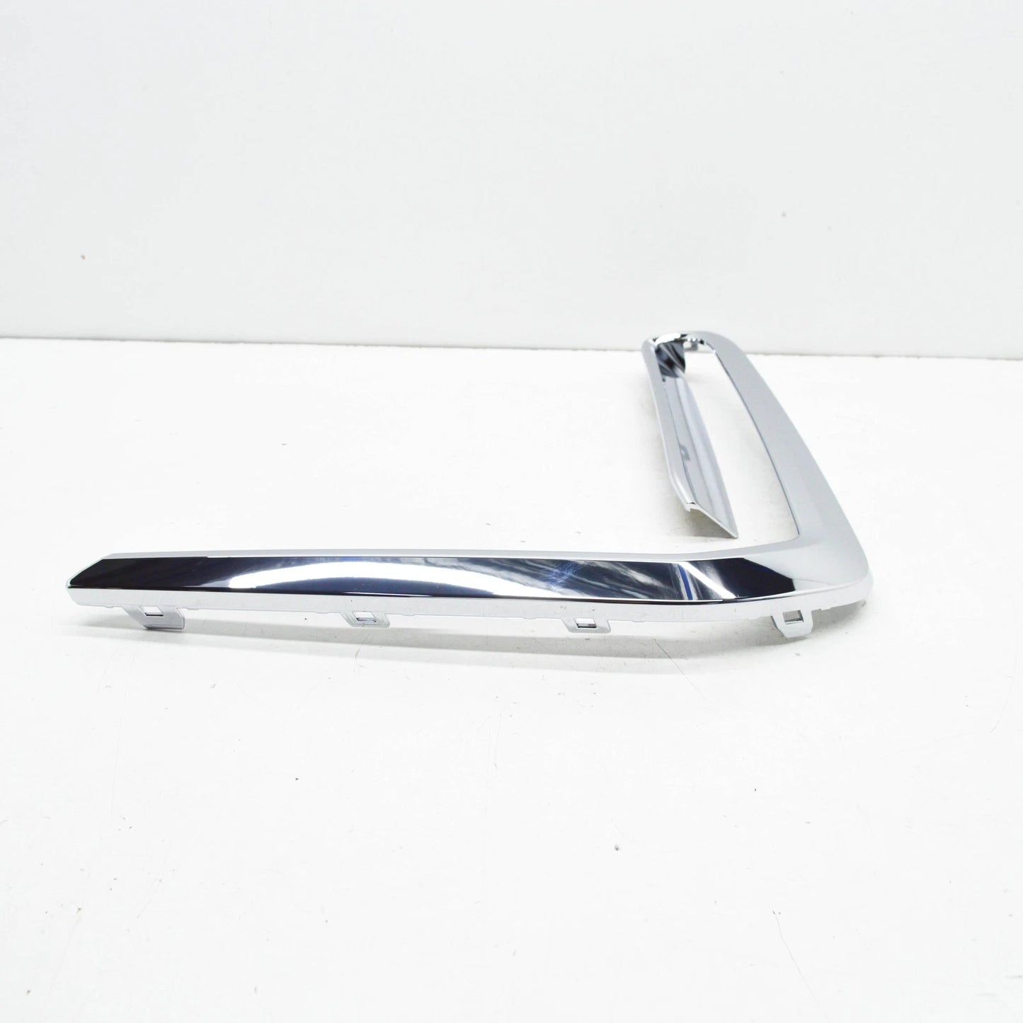 NEW BMW X7 G07 M FRONT BUMPER RIGHT FINISHER 51118745740 ORIGINAL